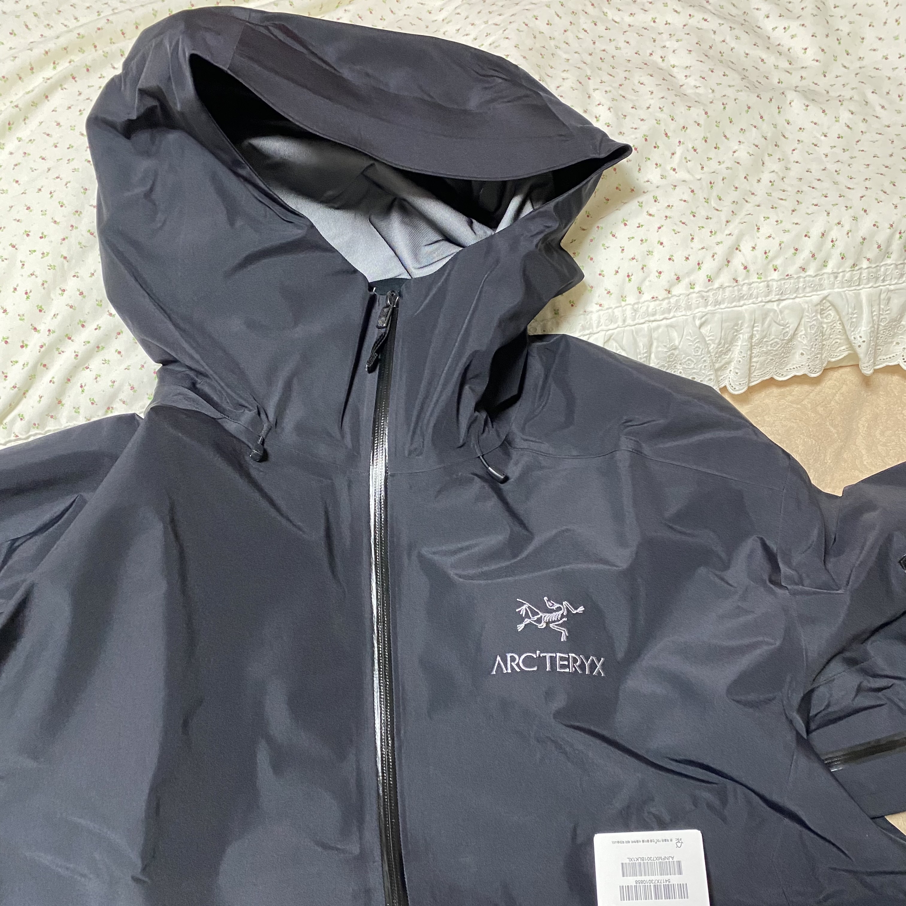 Arc'teryx Beta LT Jacket Black 착용 스타일