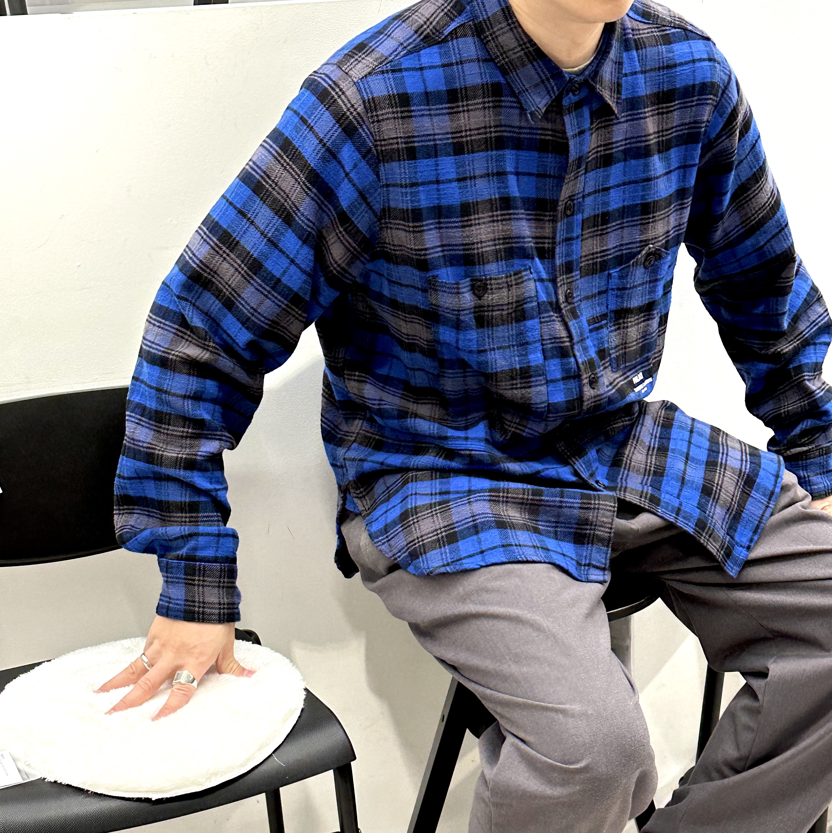 Balenciaga 3XL Sneakers Light Beige, Palace x Engineered Garments Panel Check Work Shirt Blue - 22FW 착용 스타일 - 2