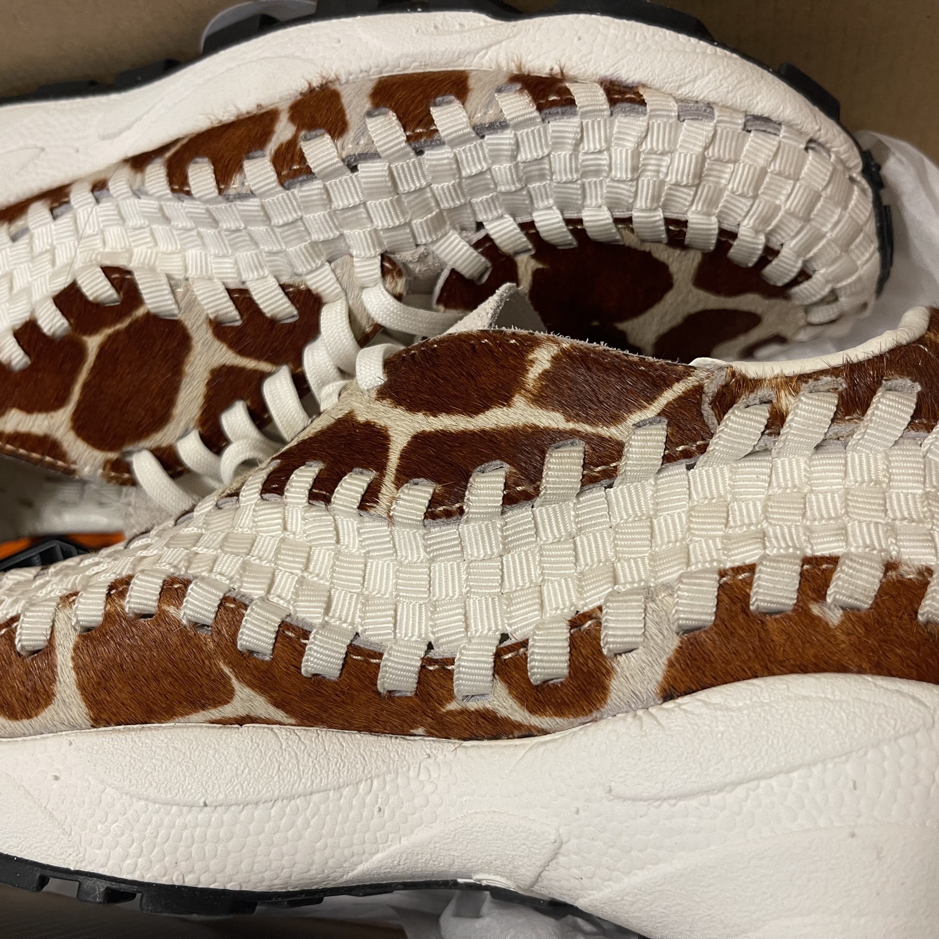 (W) Nike Air Footscape Woven Natural and Brown 착용 스타일