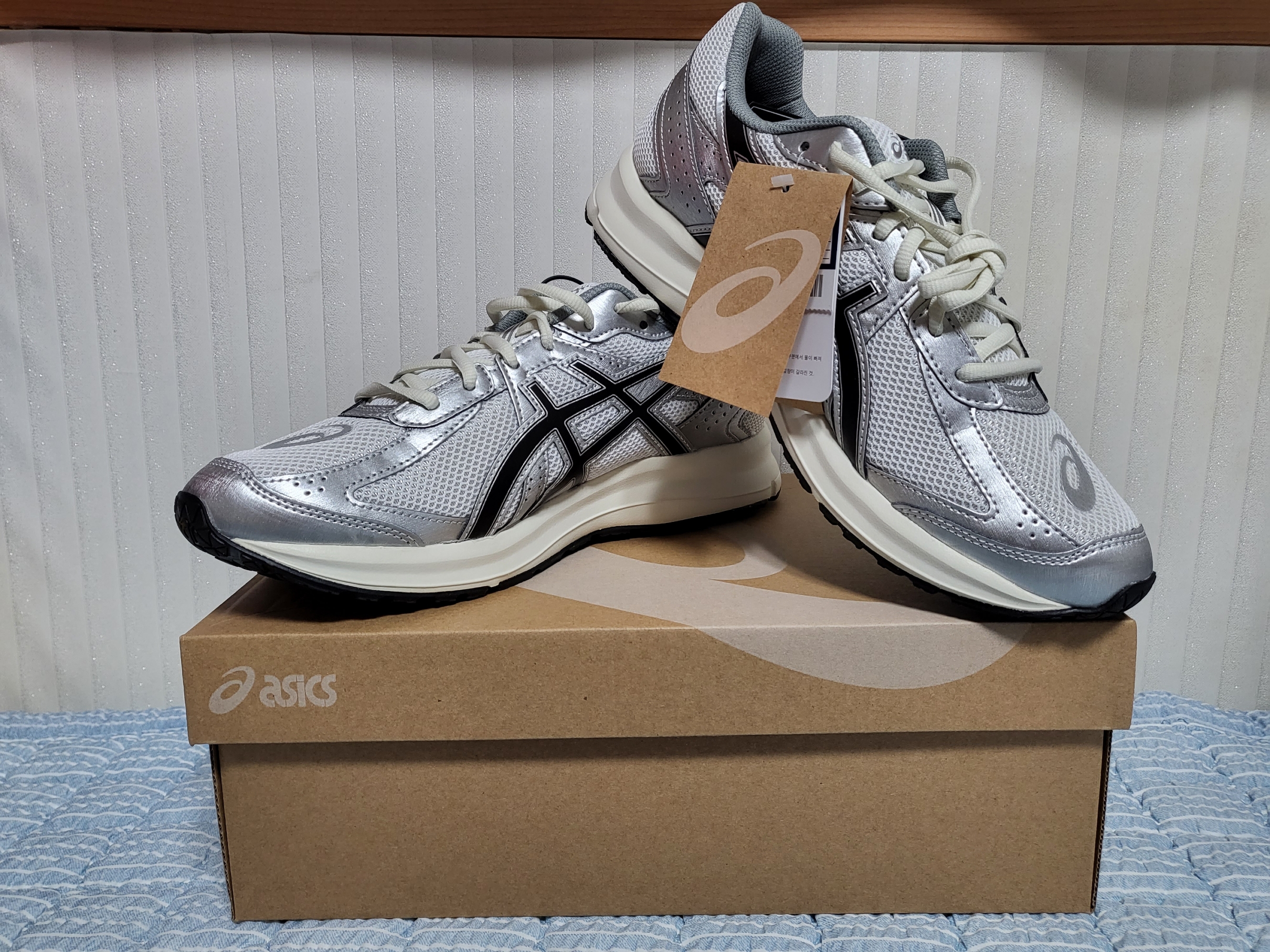 Asics Jog 100 S White Black - 2E Wide 착용 스타일