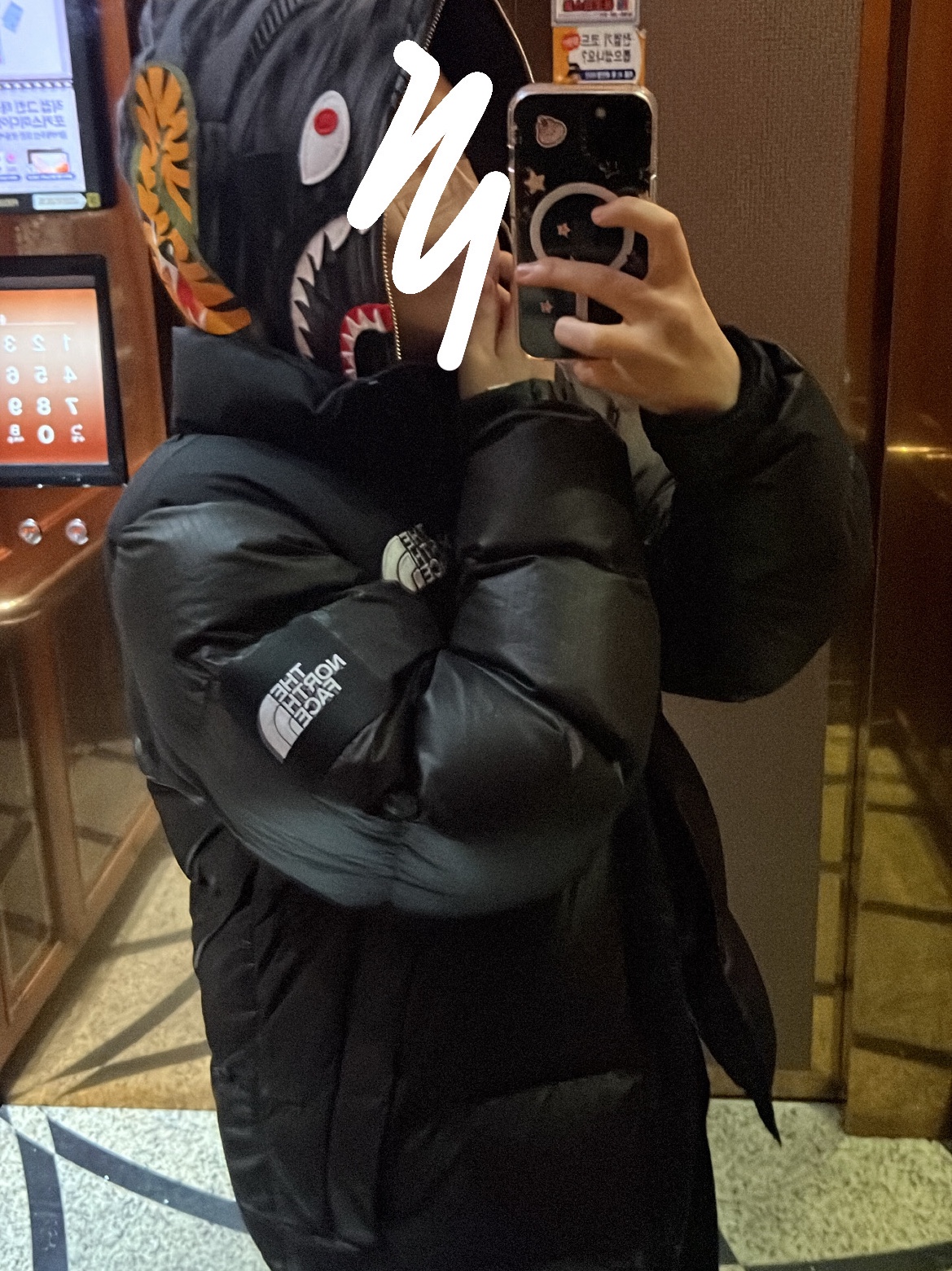 (W) The North Face White Label Novelty Nuptse Down Jacket Black 착용 스타일 - 2