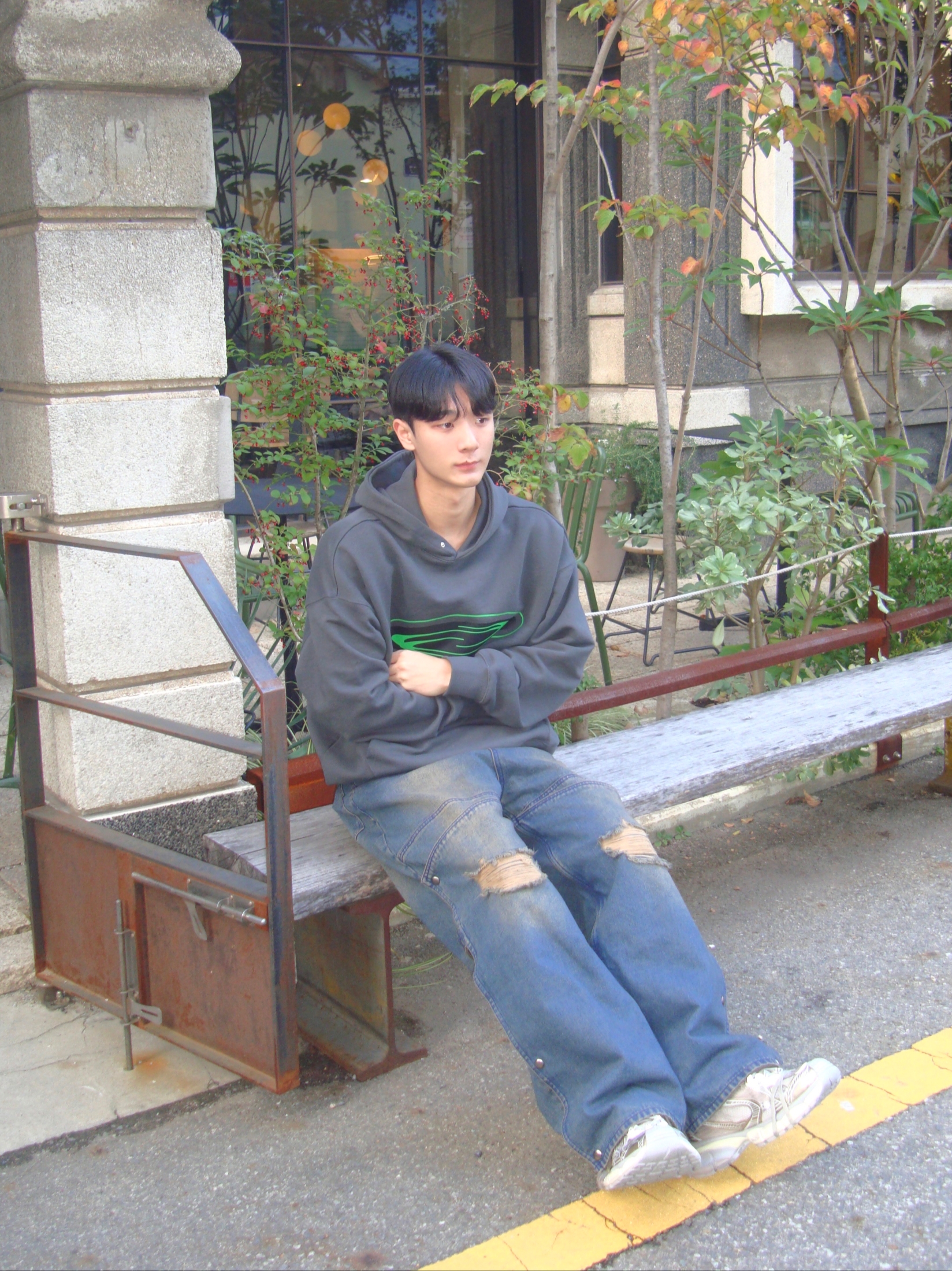 Opening Project Oval Logo Hoodie Charcoal, Balenciaga 3XL Sneakers Light Beige 착용 스타일 - 4