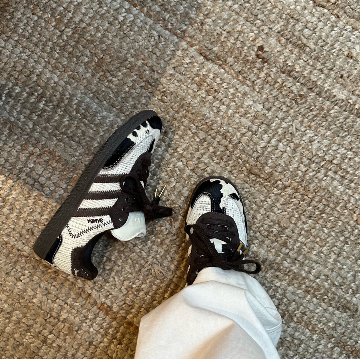 Adidas x Notitle. Samba OG Cow Print 착용 스타일