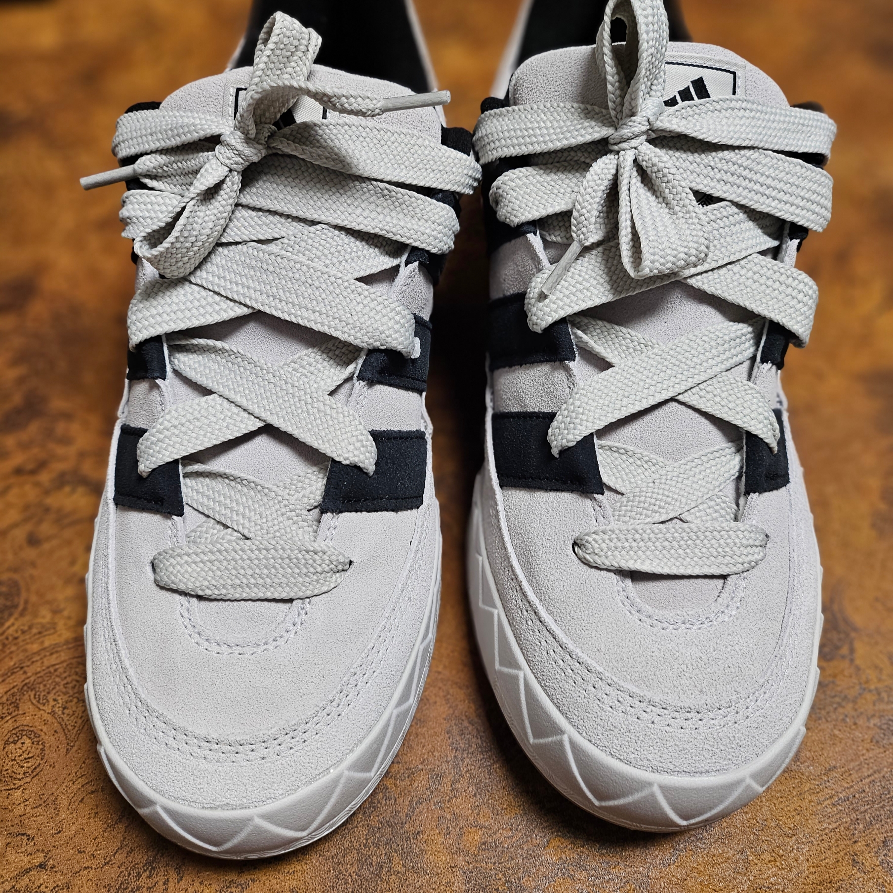 Adidas Adimatic Grey One 착용 스타일