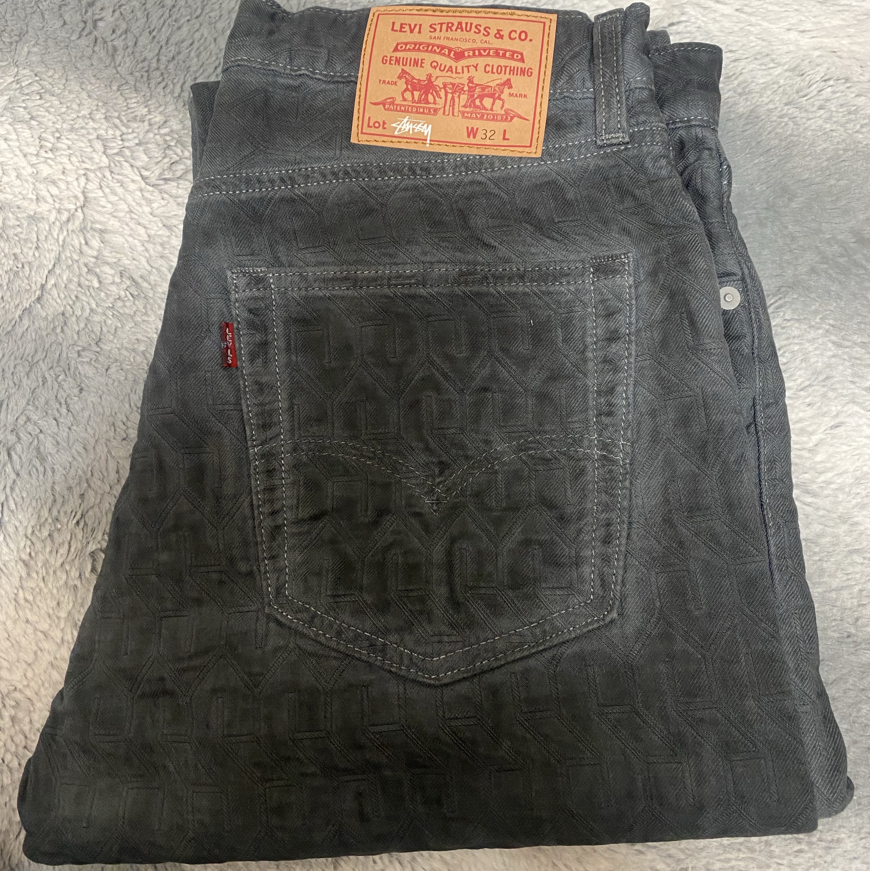Stussy x Levi's Jacquard Jean Black 착용 스타일