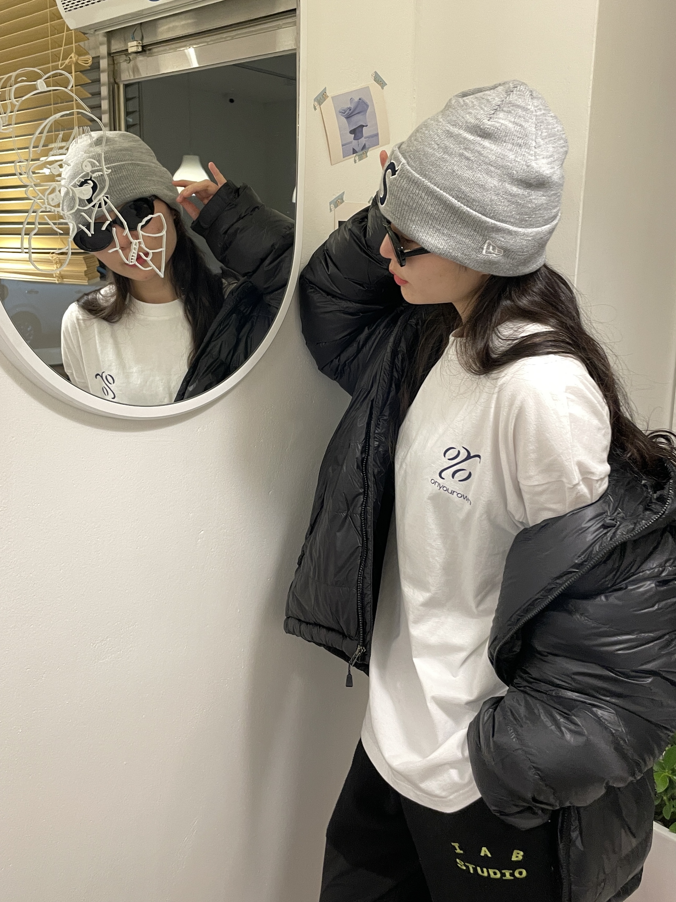 Supreme New Era S Logo Beanie Heather Grey - 22FW, IAB Studio x Asics Fleece Pants Black 착용 스타일