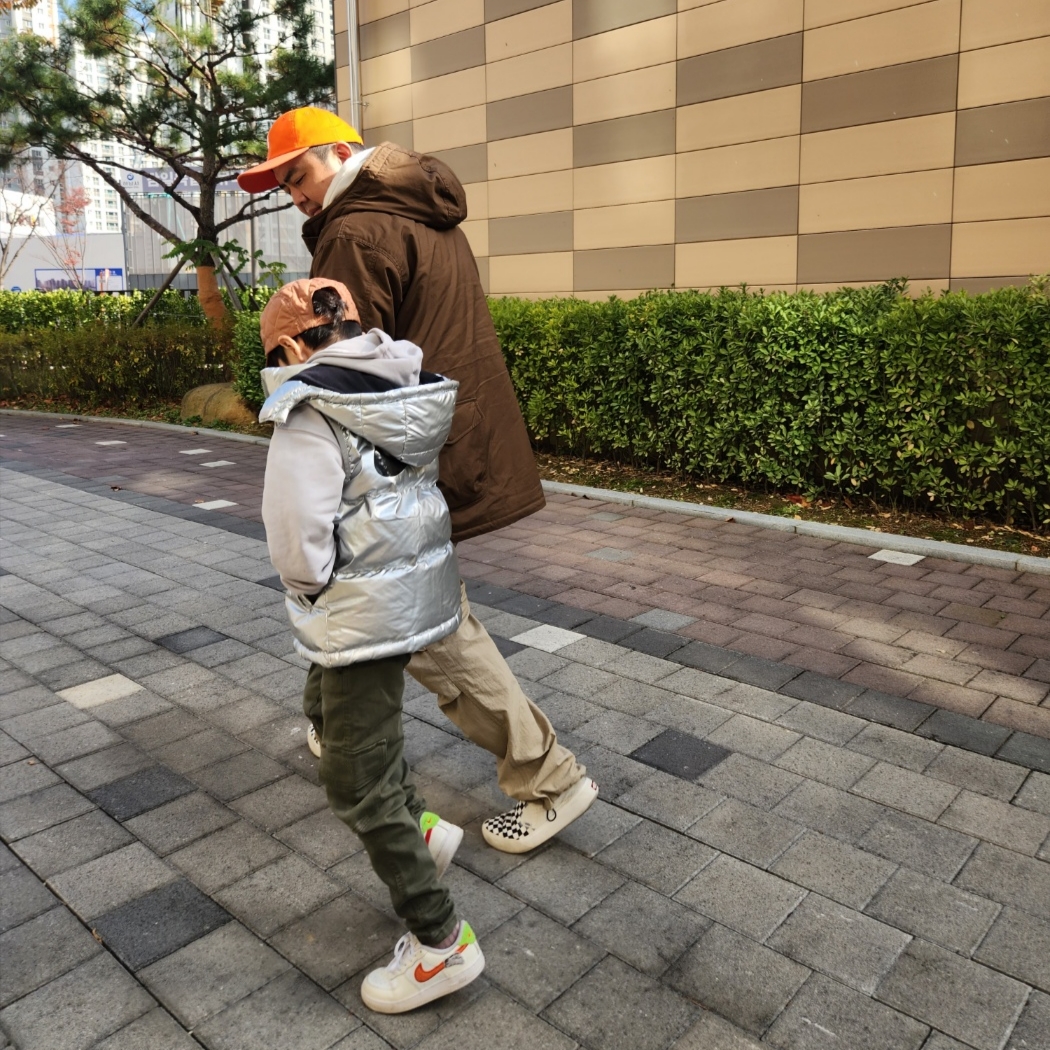 Uniqlo x Engineered Garments Pufftech Utility Jacket Brown, Vans Checkerboard Comfycush One Marshmallow 착용 스타일 - 2
