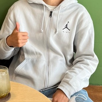 Jordan Essential Fleece Hoodie Carbon Heather Sail - US/EU 착용 스타일