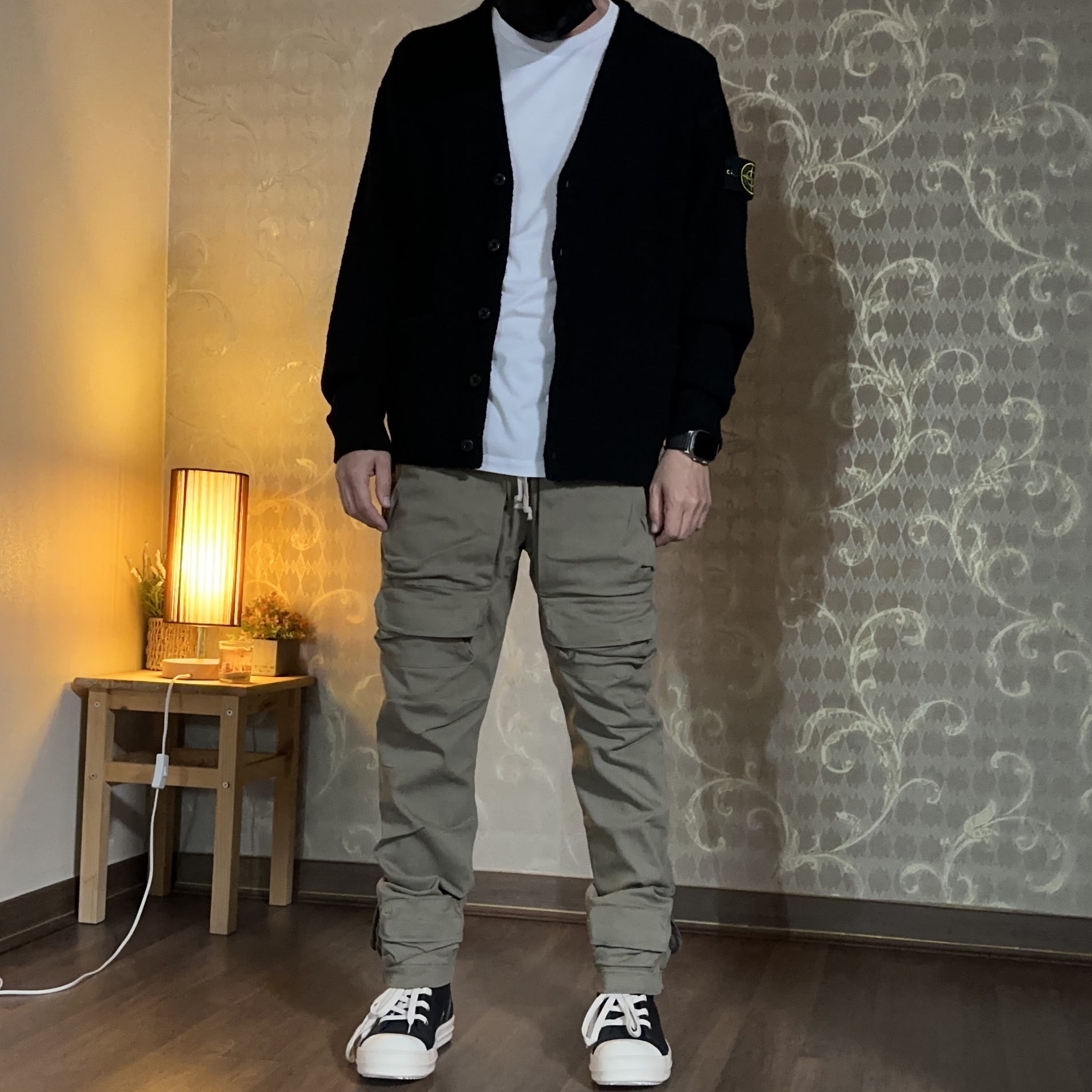 Supreme x Stone Island Boucle Cardigan Black - 23FW, Supreme Seoul Box Logo T-Shirt White - 23FW 착용 스타일 - 7
