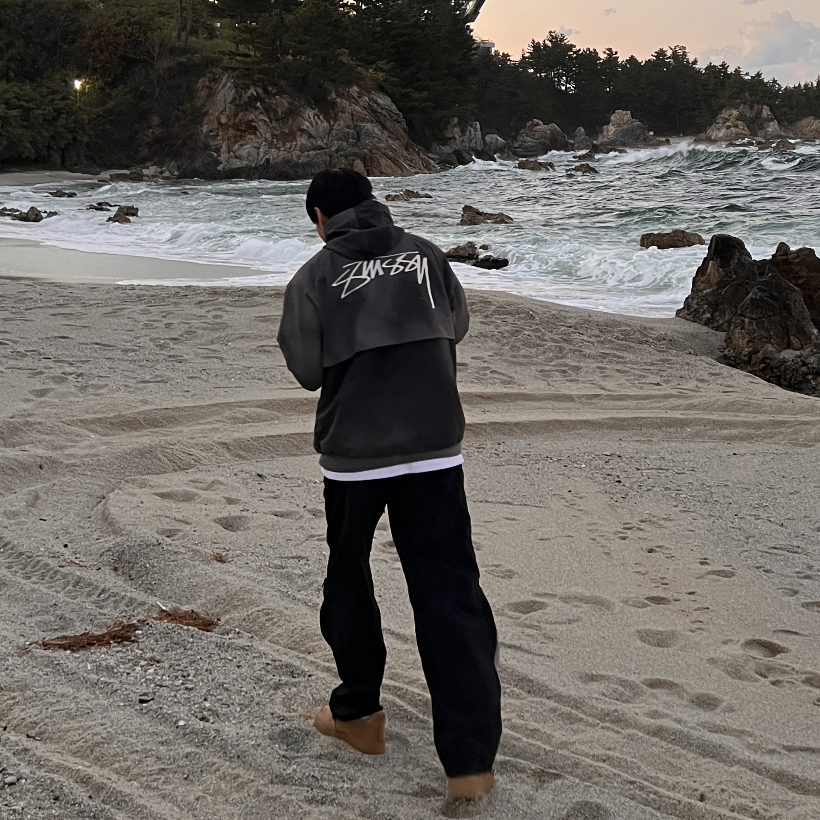Stussy Wave Dye Beach Shell Jacket Black, Nike Air Force 1 '07 WB Flax 착용 스타일 - 2