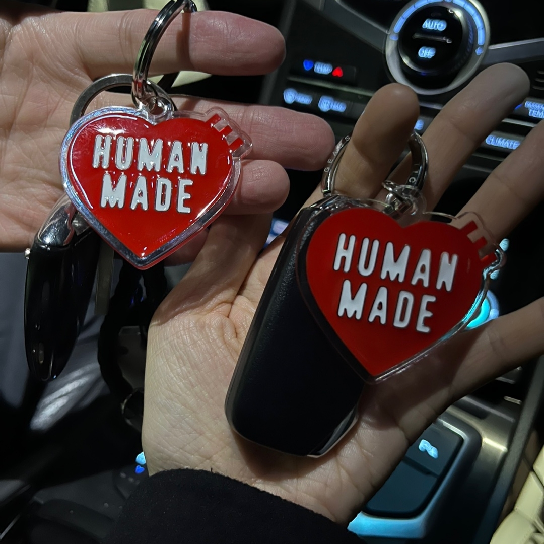 Human Made Heart Keyring Red 착용 스타일