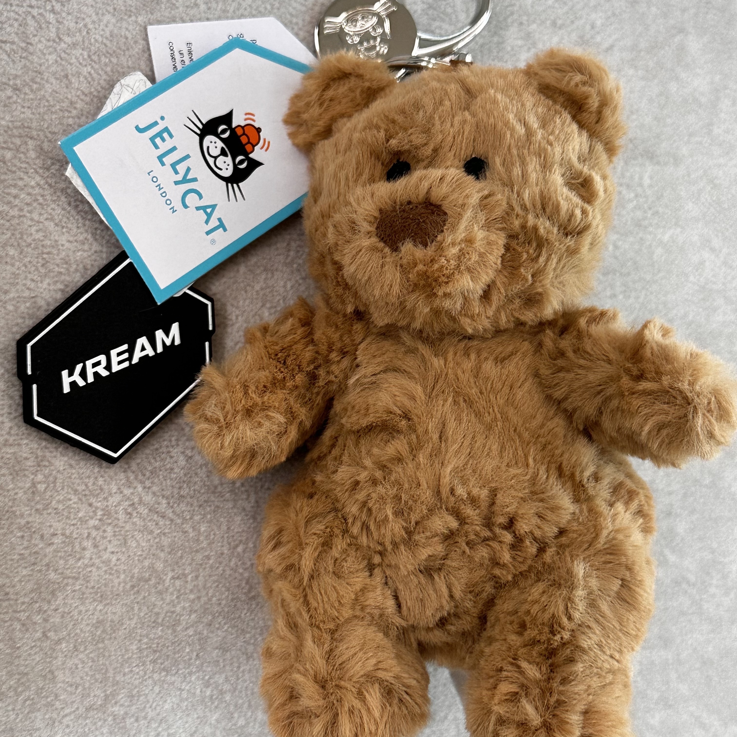 Jellycat Bartholomew Bear Bag Charm Brown 착용 스타일