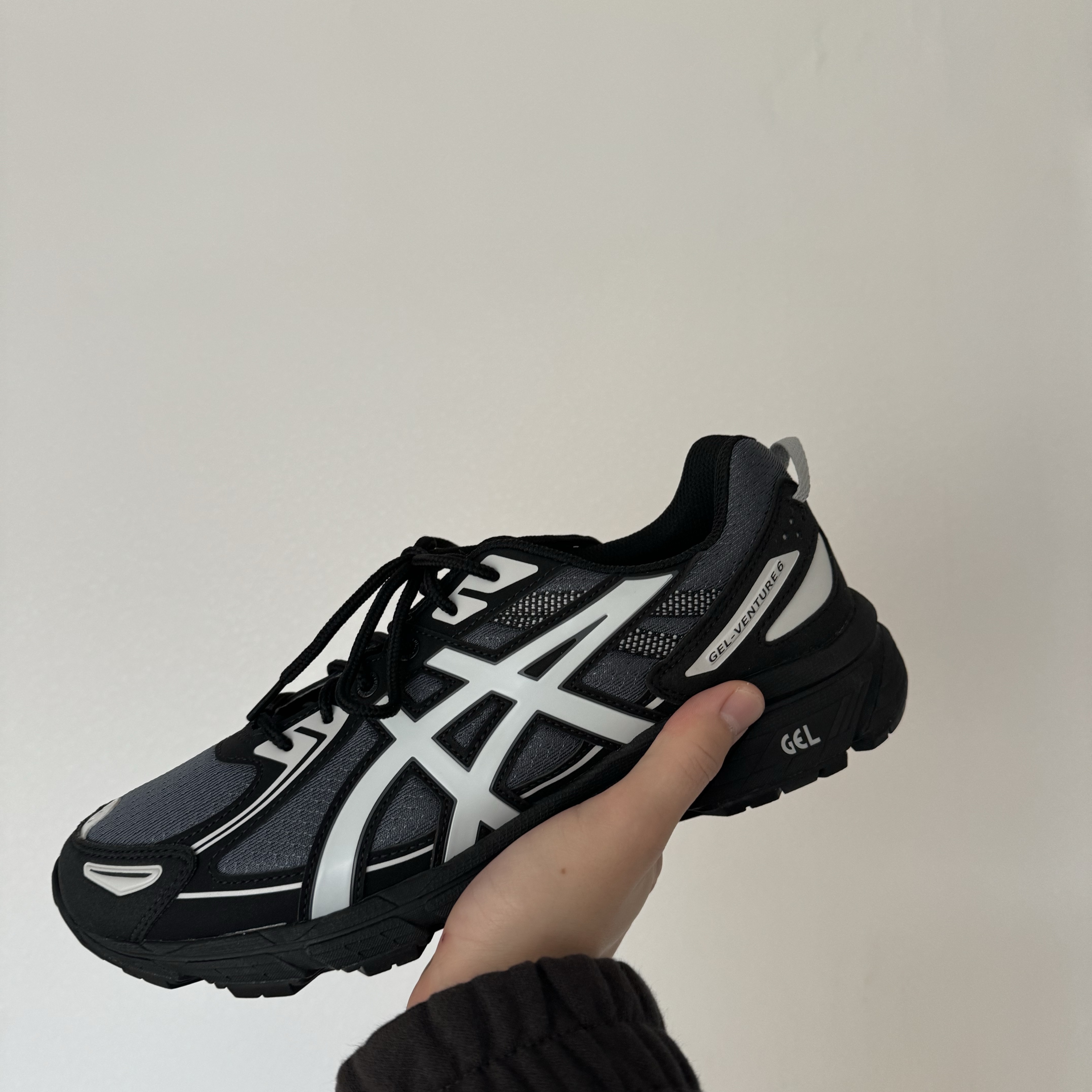 Asics Gel-Venture 6 Carrier Grey 착용 스타일