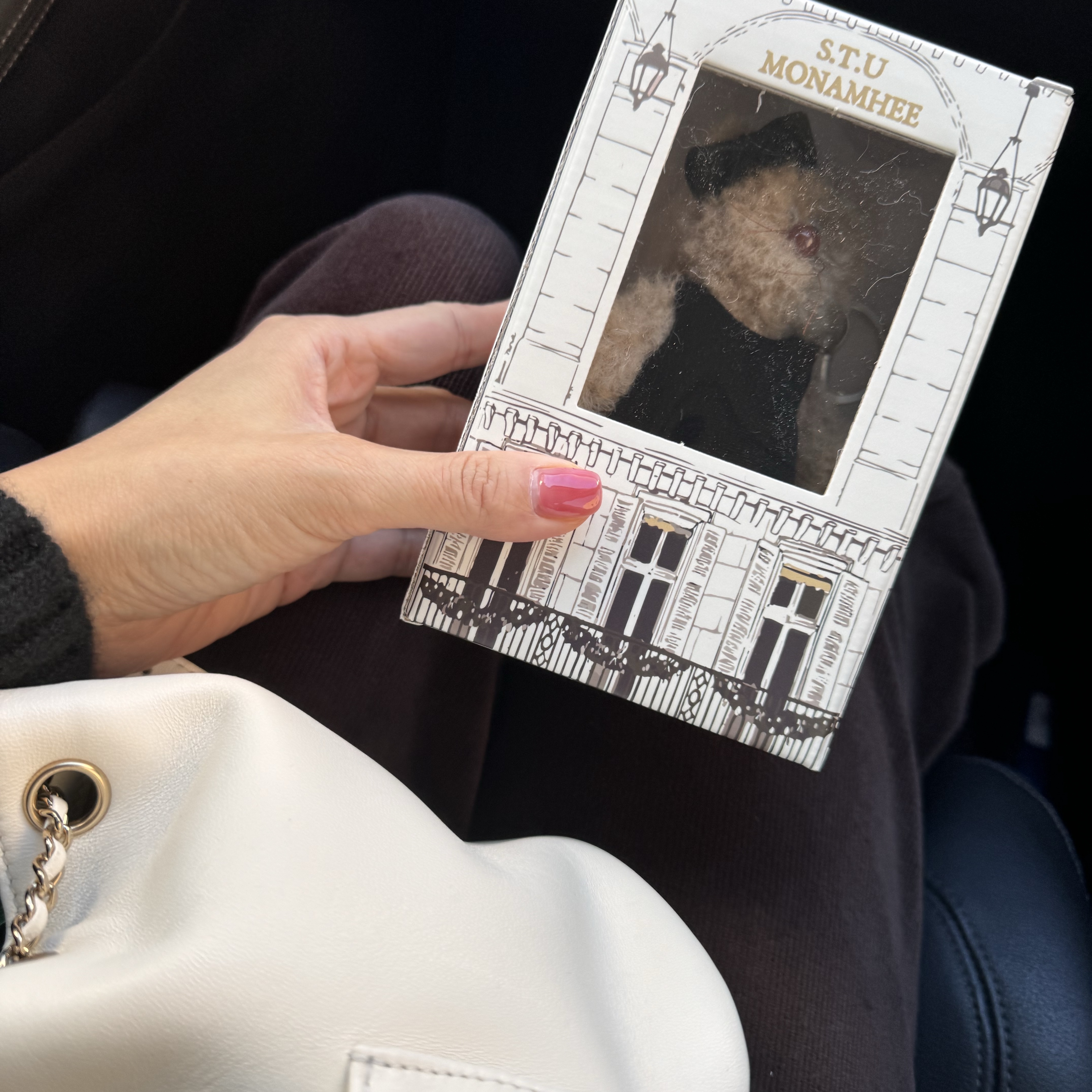Chanel Small Backpack Calfskin & Gold White, Monamhee x STU Coco Brown 착용 스타일 - 3
