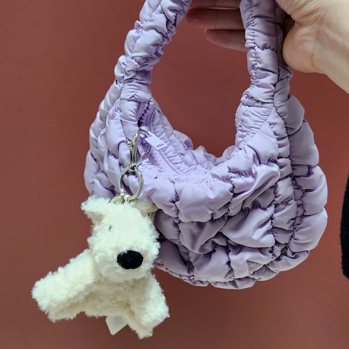 Jellycat Munro Scottie Dog Bag Charm Cream 착용 스타일 - 2