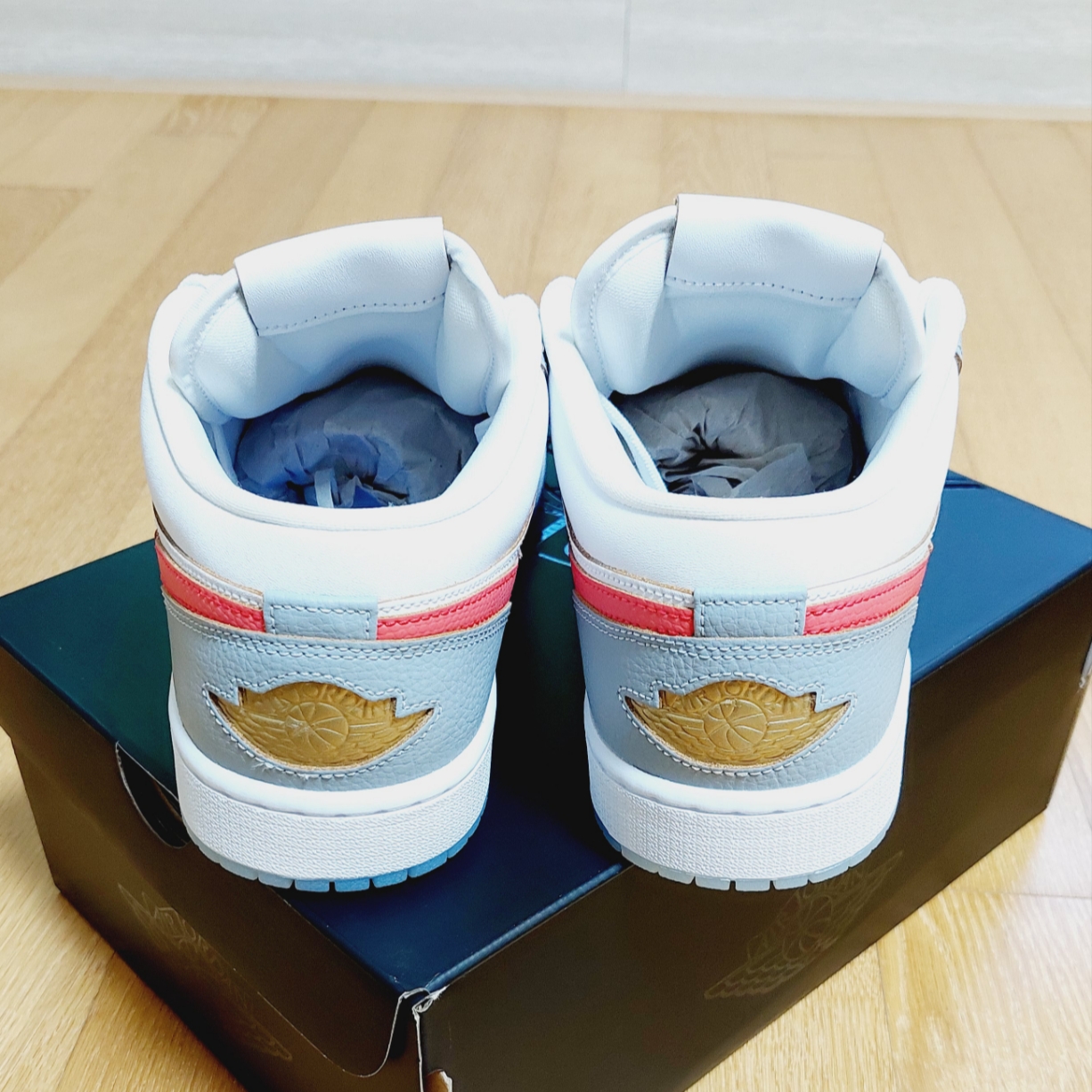 Jordan 1 Low SE White Game Royal University Red 착용 스타일 - 4