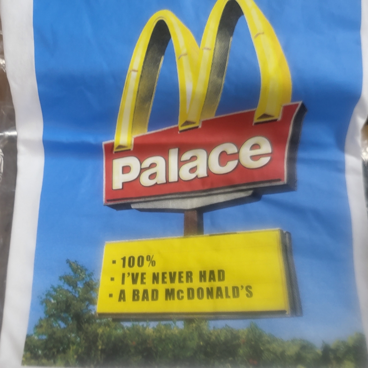 Palace x McDonald's Sign T-Shirt White - 23FW 착용 스타일
