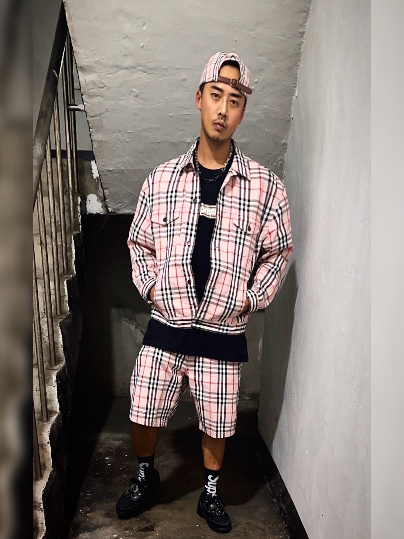 Supreme x Burberry Denim 6-Panel Pink - 22SS, Supreme x Burberry Denim Trucker Jacket Pink - 22SS 착용 스타일 - 2