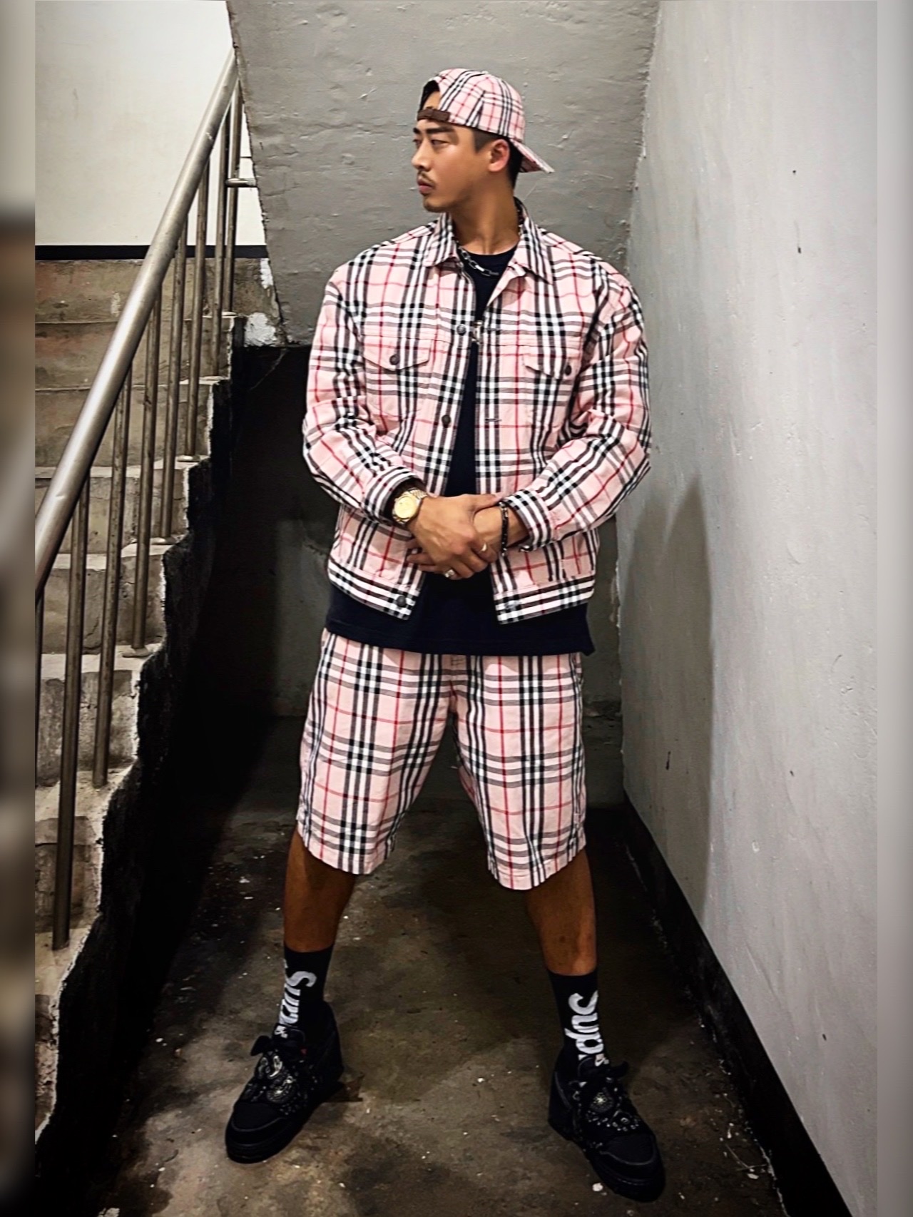 Supreme x Burberry Denim 6-Panel Pink - 22SS, Supreme x Burberry Denim Trucker Jacket Pink - 22SS 착용 스타일 - 1