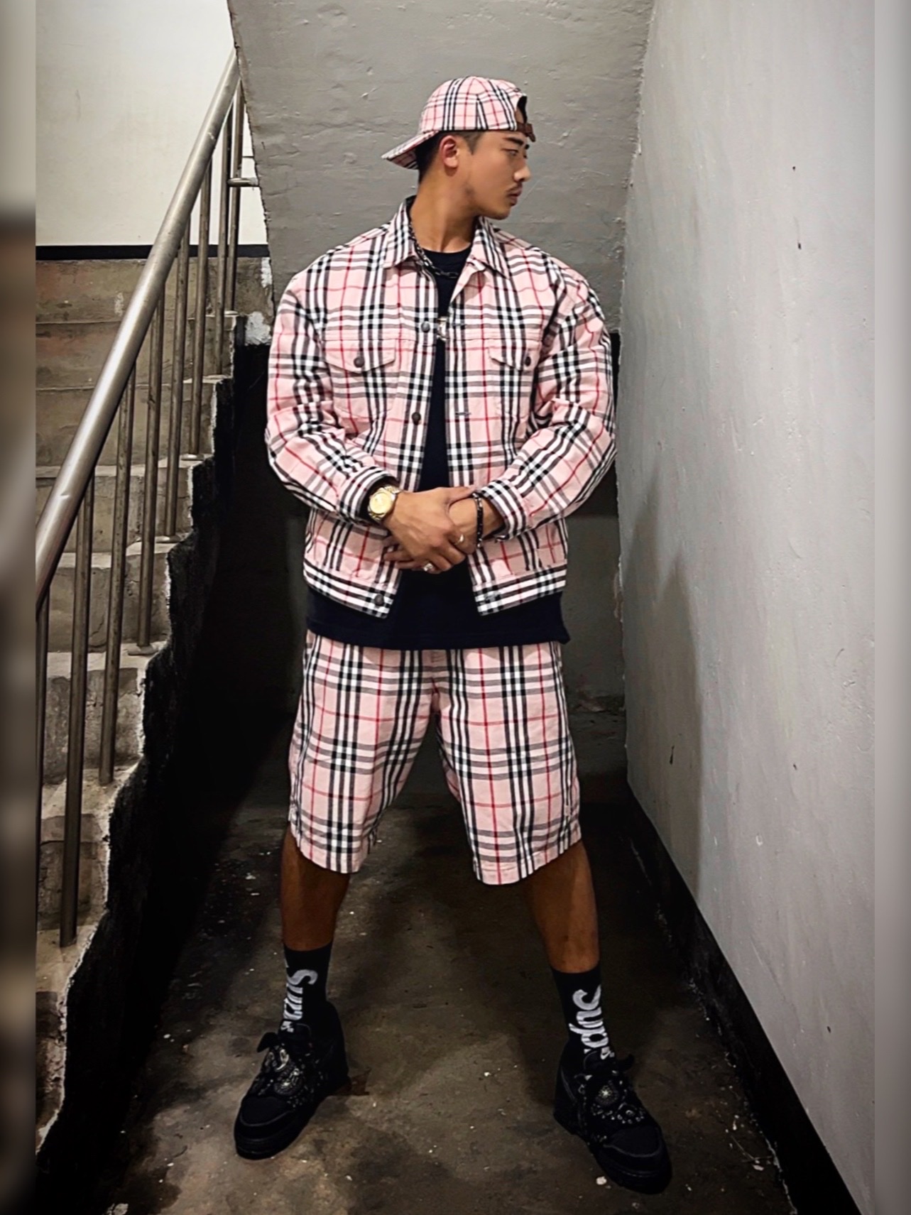 Supreme x Burberry Denim 6-Panel Pink - 22SS, Supreme x Burberry Denim Trucker Jacket Pink - 22SS 착용 스타일 - 2