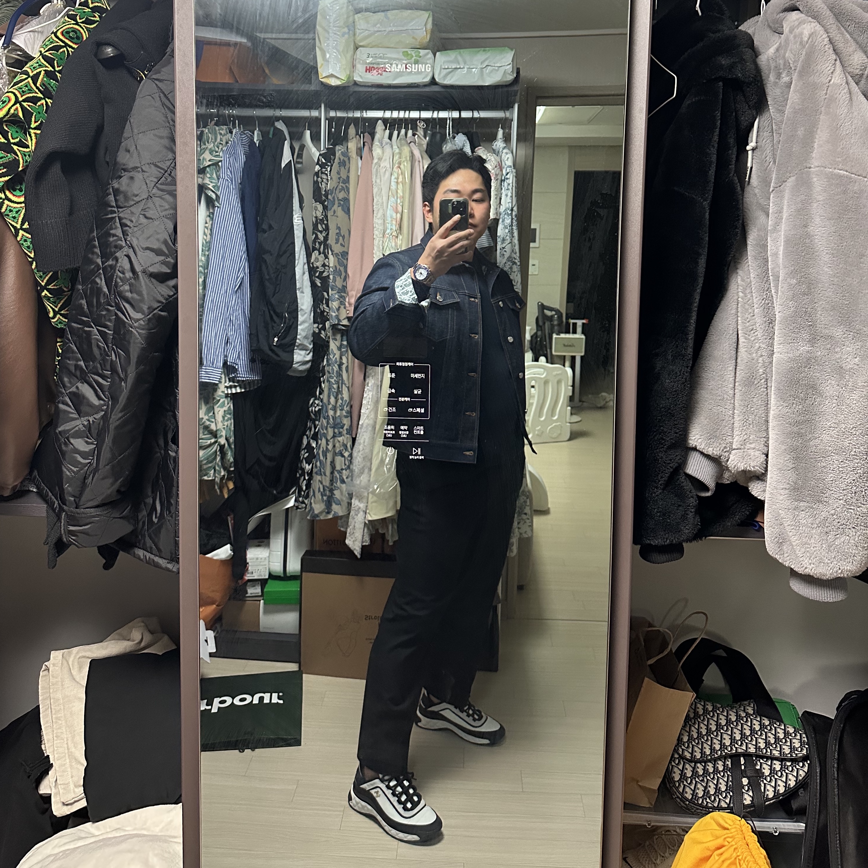 Chanel Mixed Fibers Sneakers Fabric Suede Calfskin & White Black, Dior Oblique Raw Cotton Denim Blouson Blue 착용 스타일