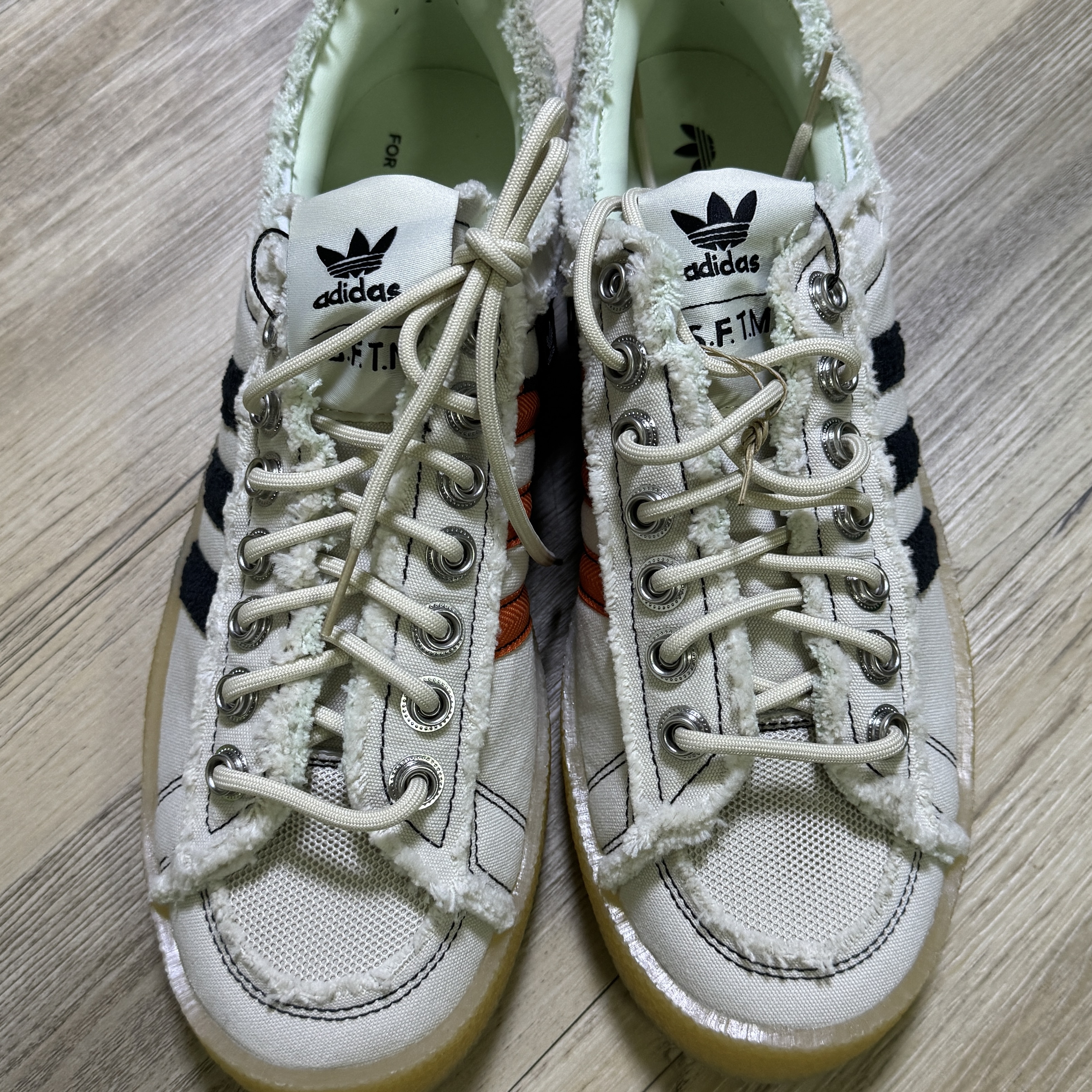 Adidas x Song for the Mute Campus 80s Bliss Core Black 착용 스타일 - 1