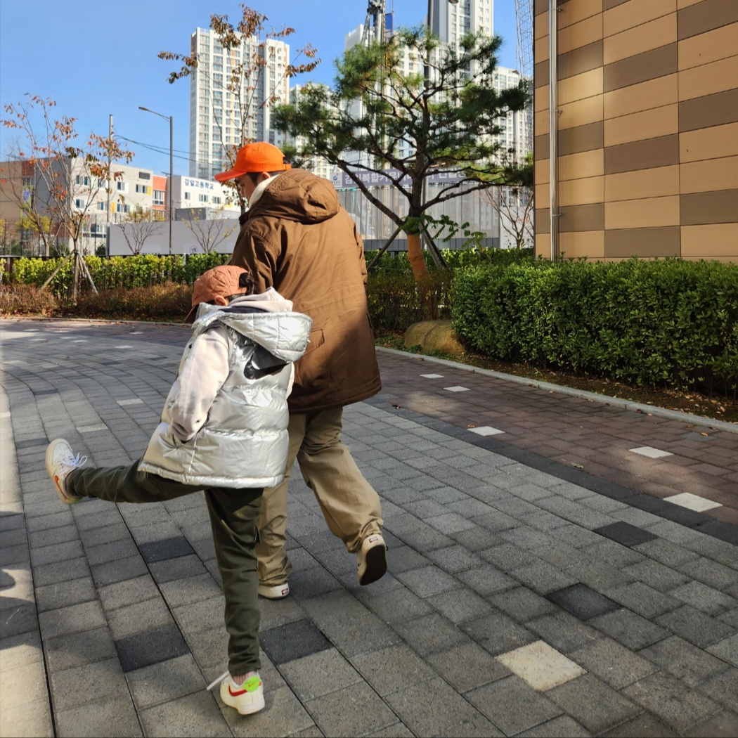 Uniqlo x Engineered Garments Pufftech Utility Jacket Brown, Vans Checkerboard Comfycush One Marshmallow 착용 스타일 - 3