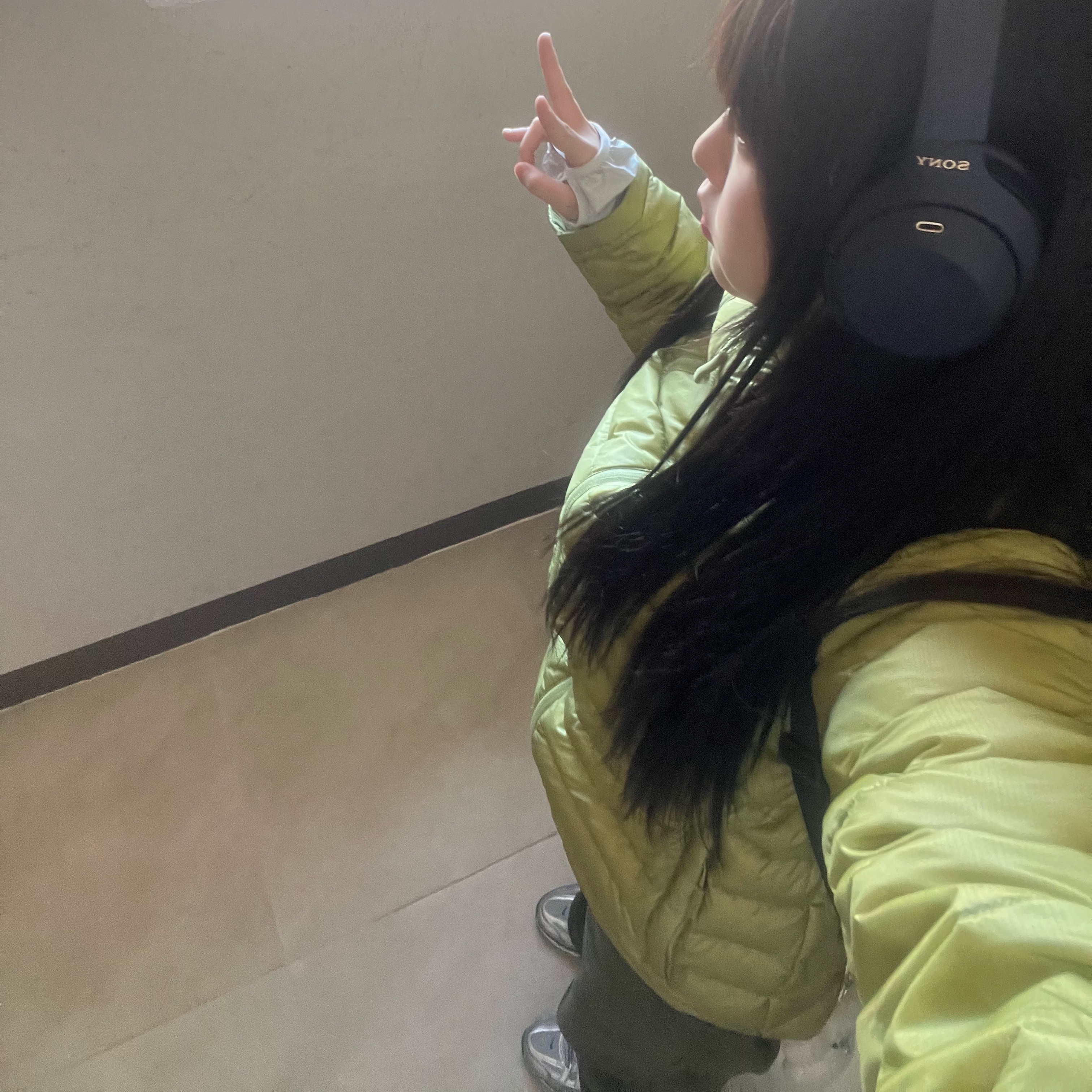 Sansan Gear Suffix Puffer Jacket Light Green - 23FW, Sony WH-1000XM4 Midnight Blue (Korean Ver.) 착용 스타일 - 1