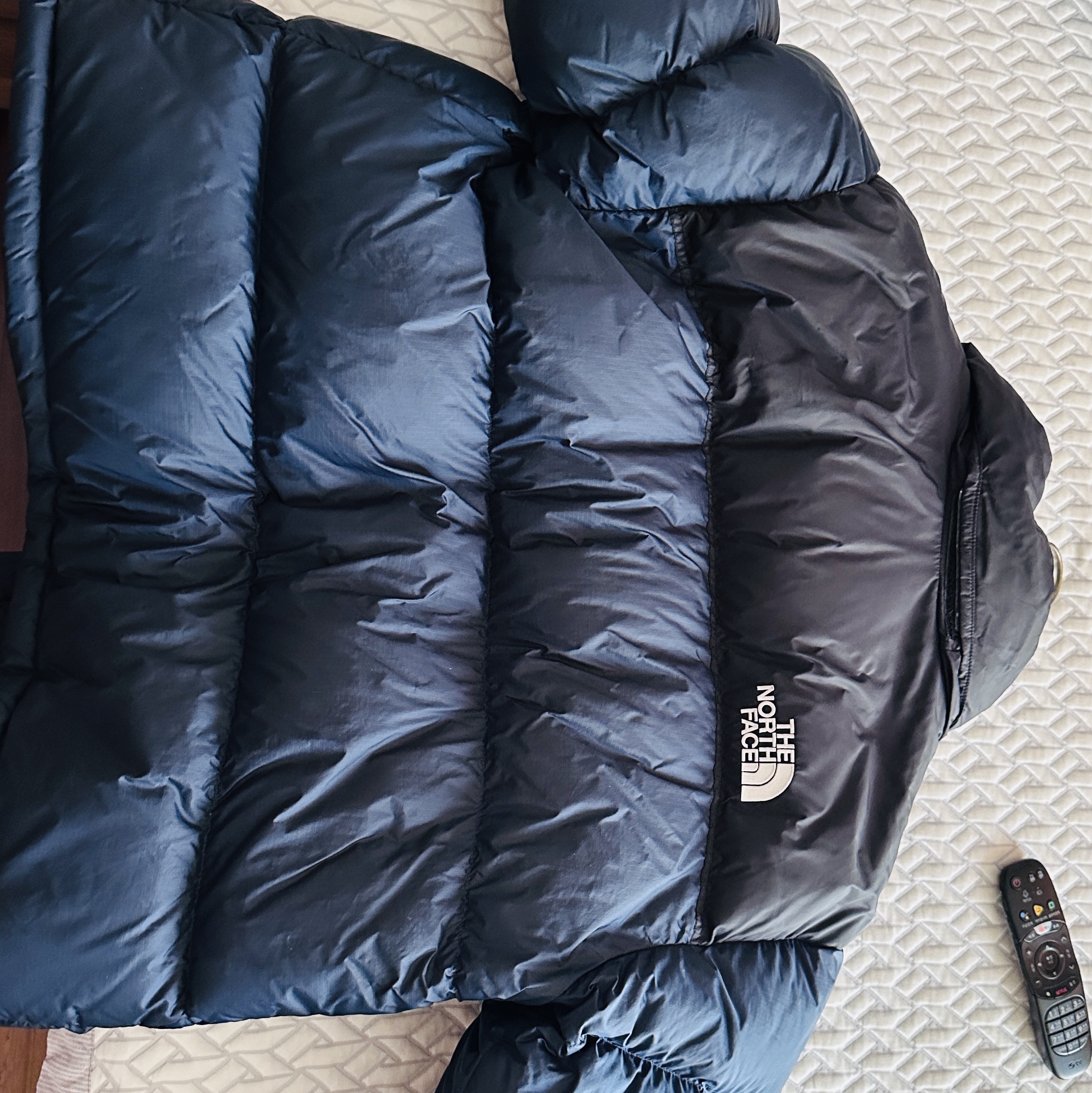 The North Face 1996 Eco Nuptse Jacket Navy 착용 스타일 - 1