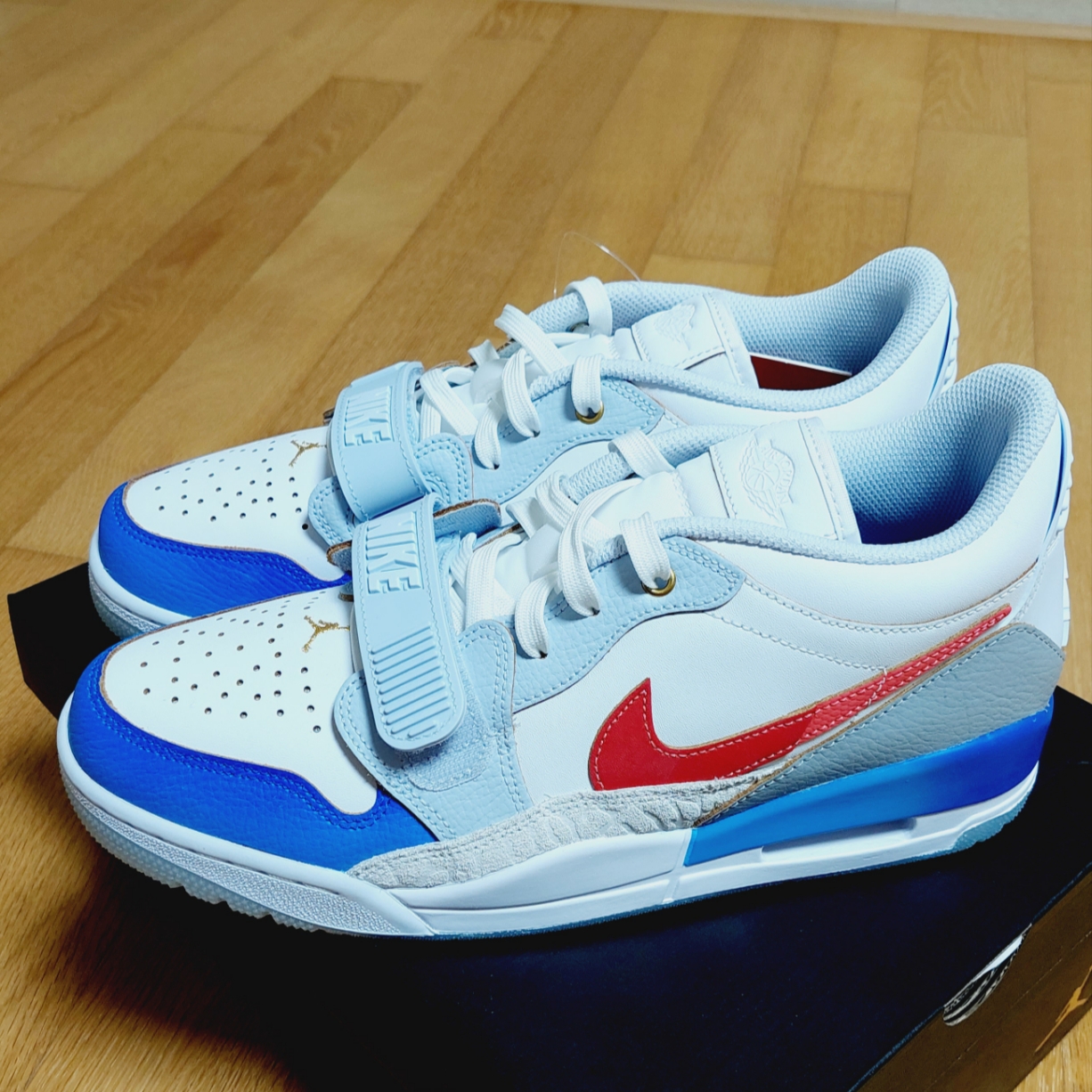 Jordan Legacy 312 Low White Game Royal University Red 착용 스타일 - 1