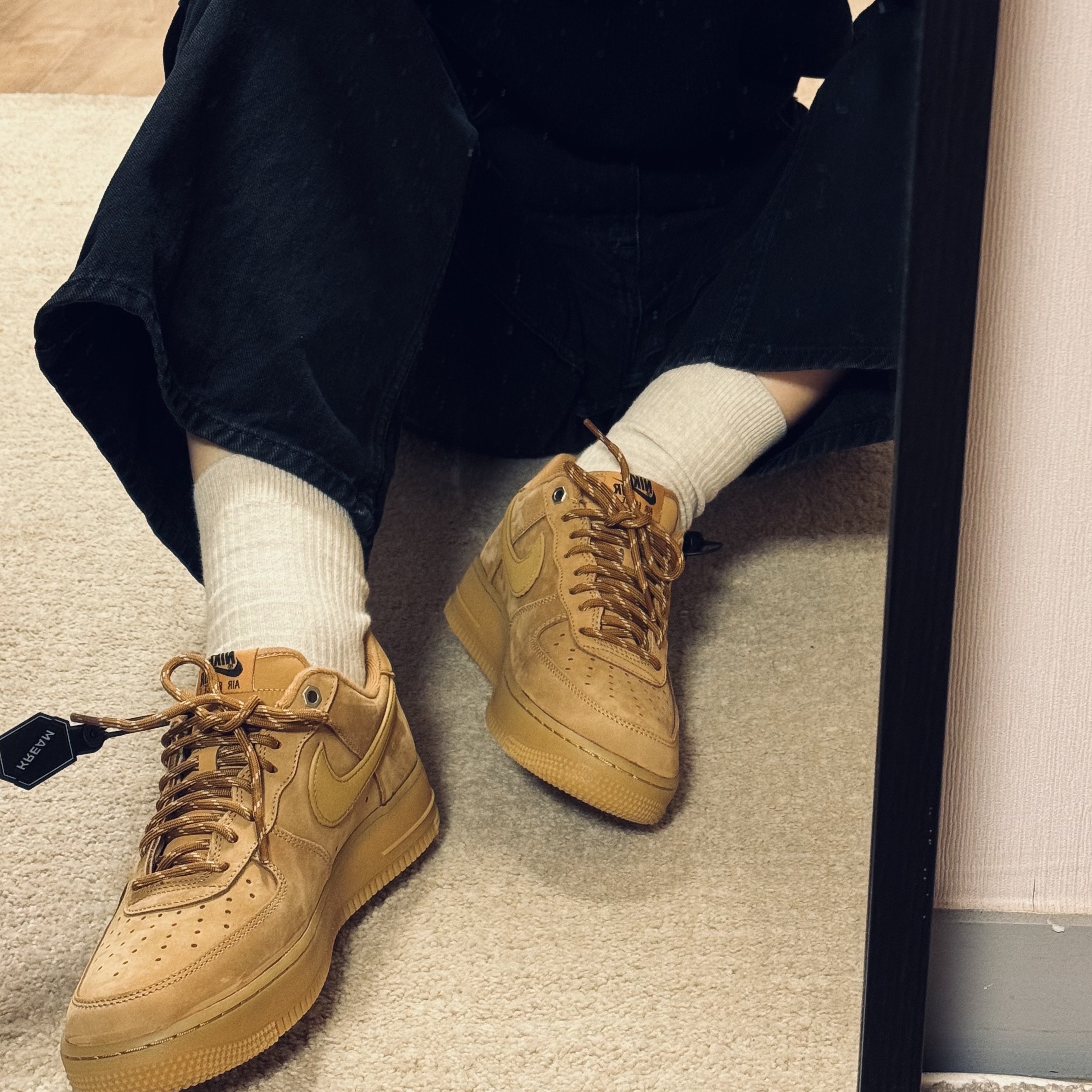 Nike Air Force 1 '07 WB Flax 착용 스타일