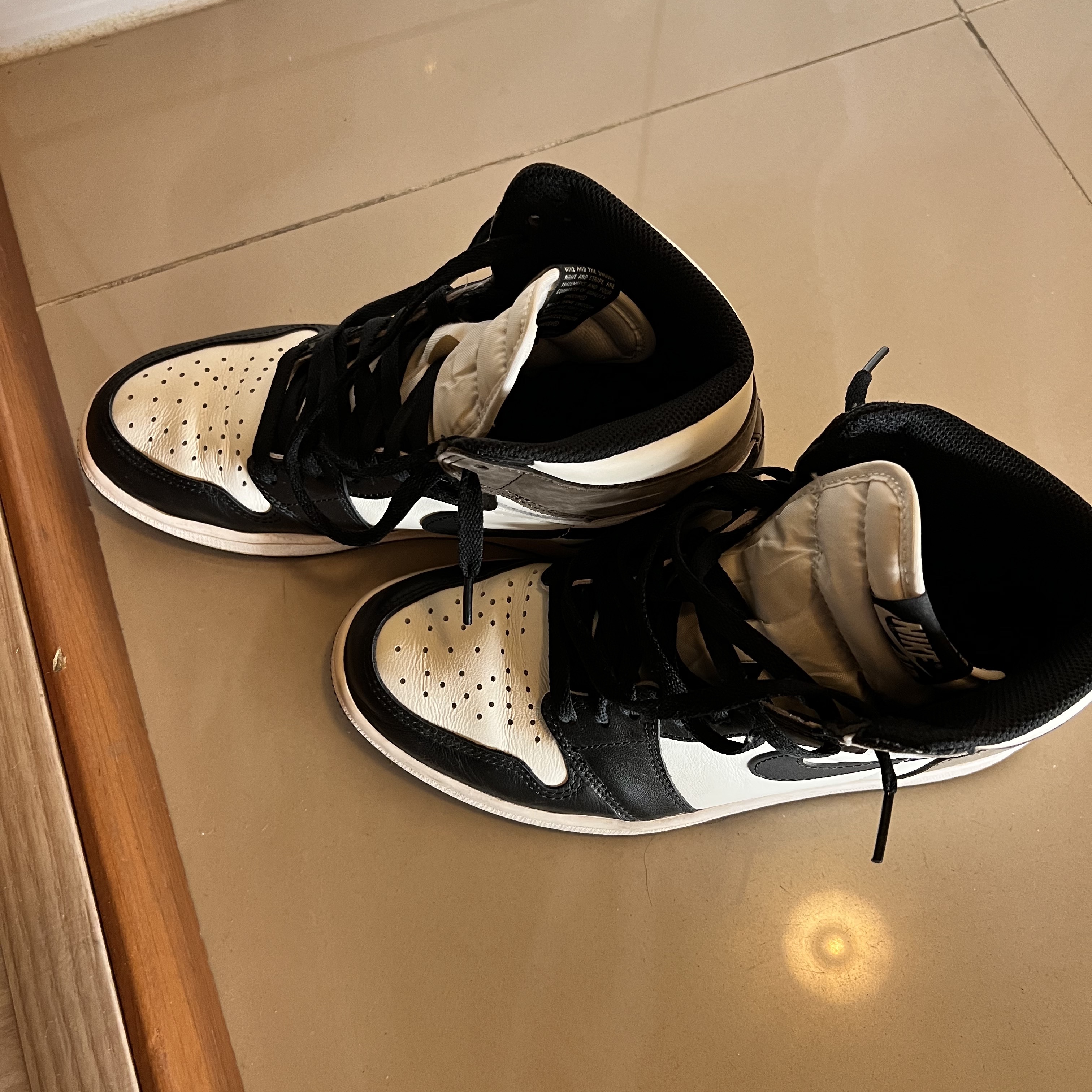 Jordan 1 Retro High OG Black Mocha 착용 스타일