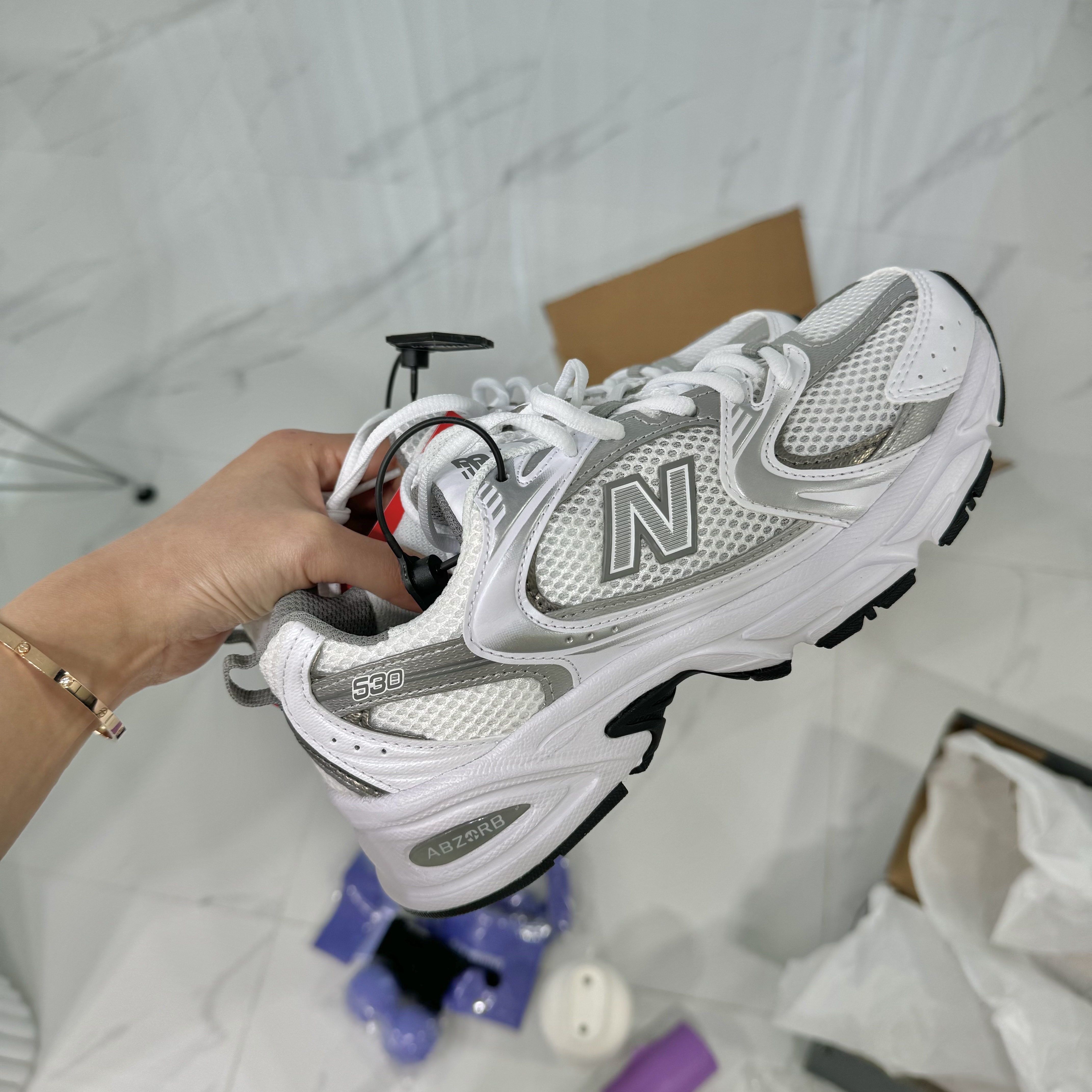 New Balance 530 White Silver 착용 스타일