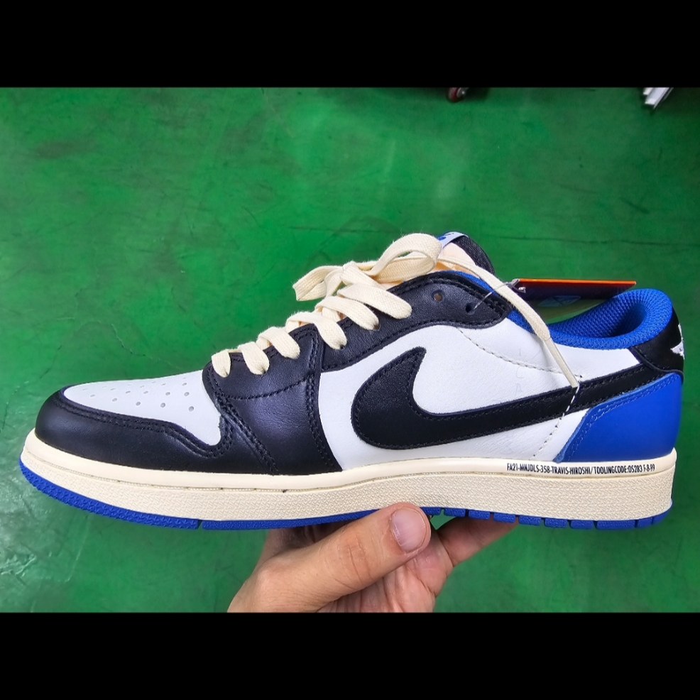 Jordan 1 x Travis Scott x Fragment Retro Low OG SP Military Blue 착용 스타일