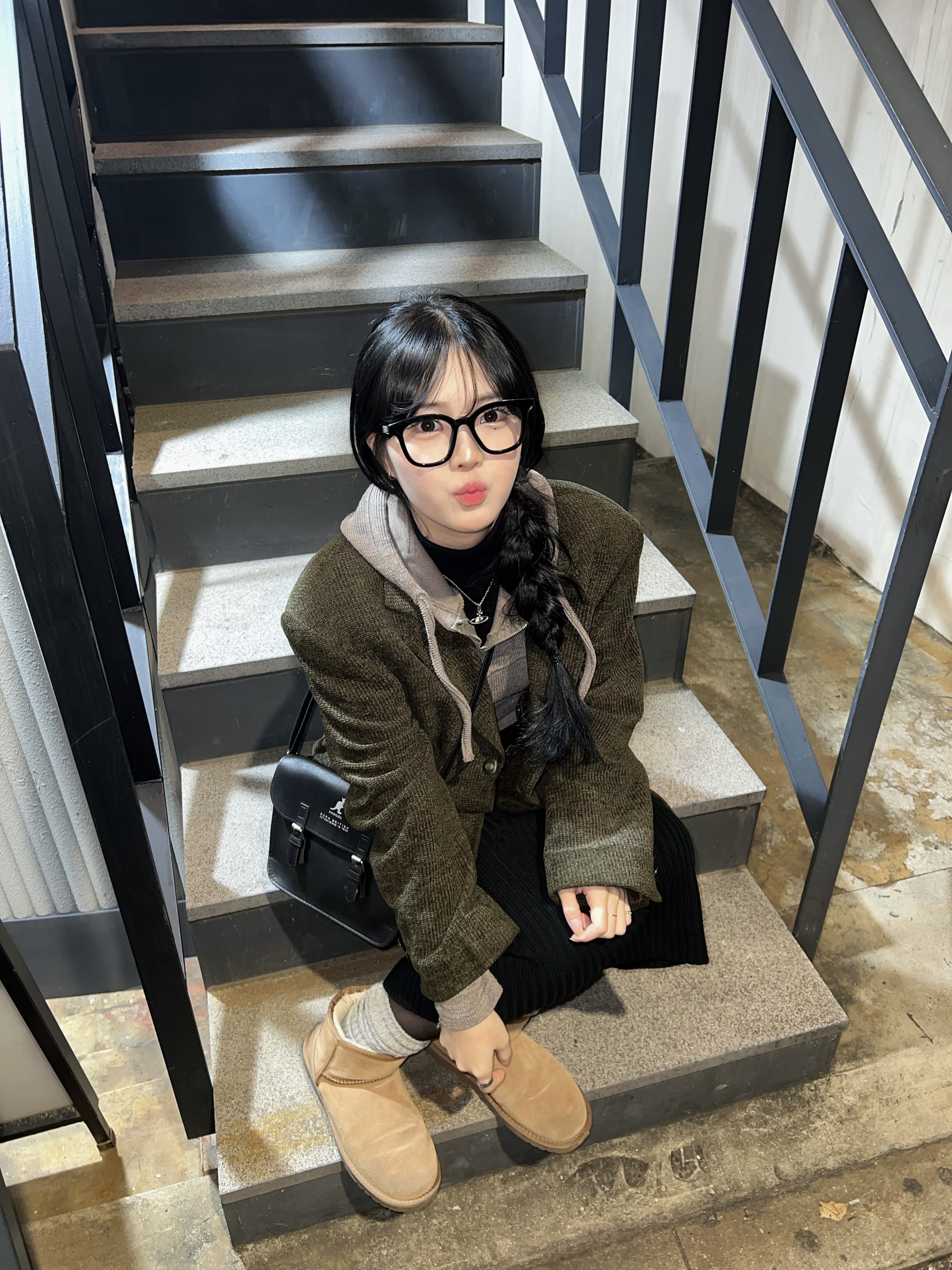 (W) UGG Classic Ultra Mini Boots Sand, (W) UGG Classic Mini II Boots Chestnut 착용 스타일 - 4
