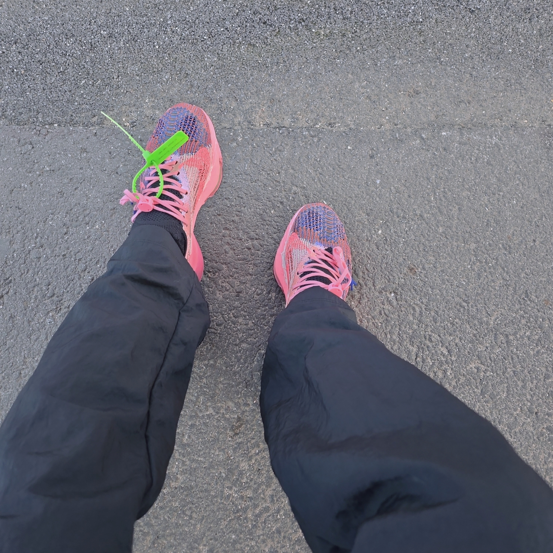Nike x Off-White Air Zoom Tempo Next% Pink Glow 착용 스타일