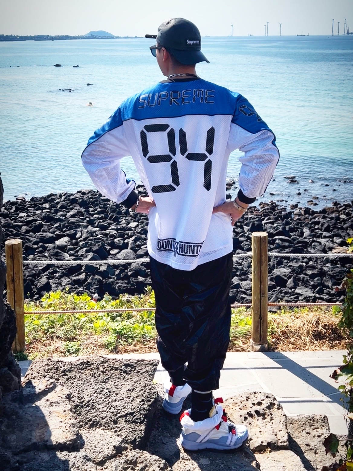 Supreme Leather Camp Cap Black - 21SS, Supreme x Stone Island New Silk Light Pants Black - 19SS 착용 스타일 - 6