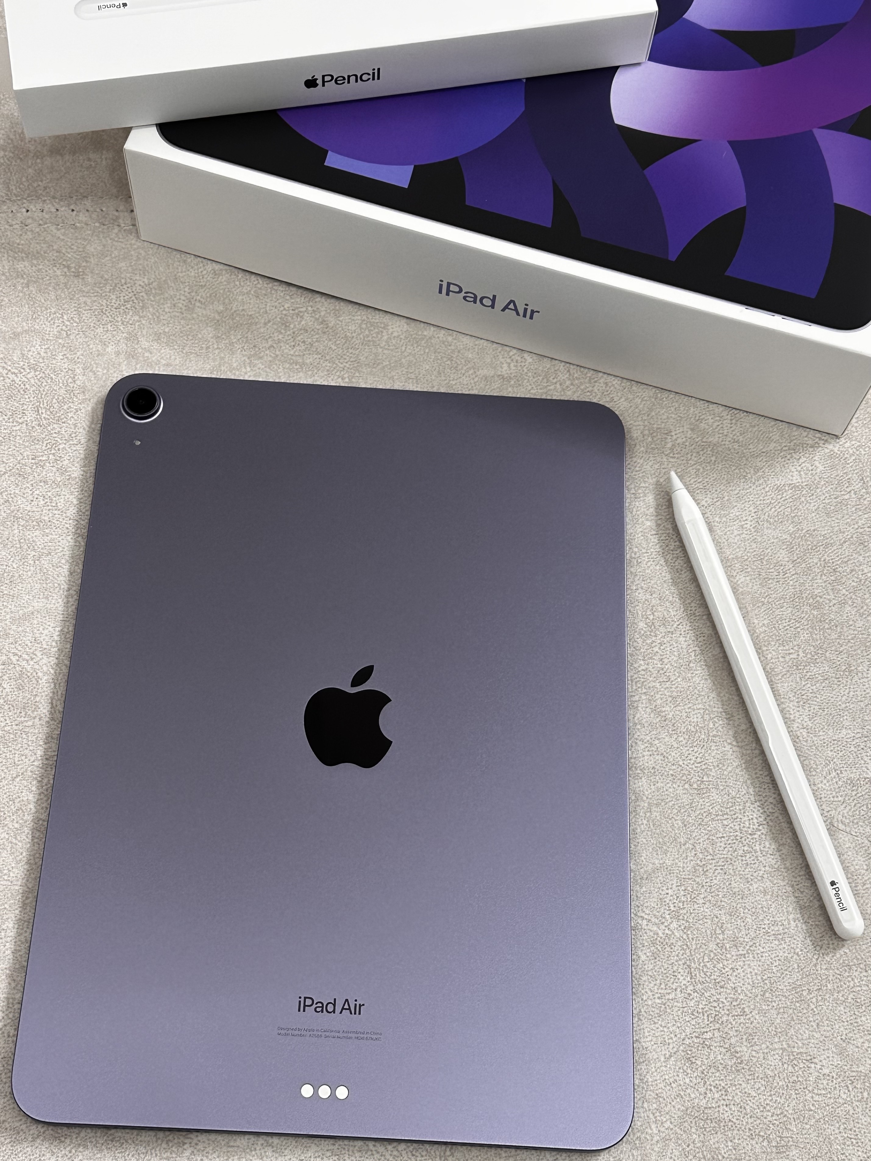 Apple Airpods 3rd Gen with MagSafe Charging Case (Korean Ver.), Apple iPad Air 5th Gen Wifi 64GB Purple (Korean Ver.) 착용 스타일 - 2