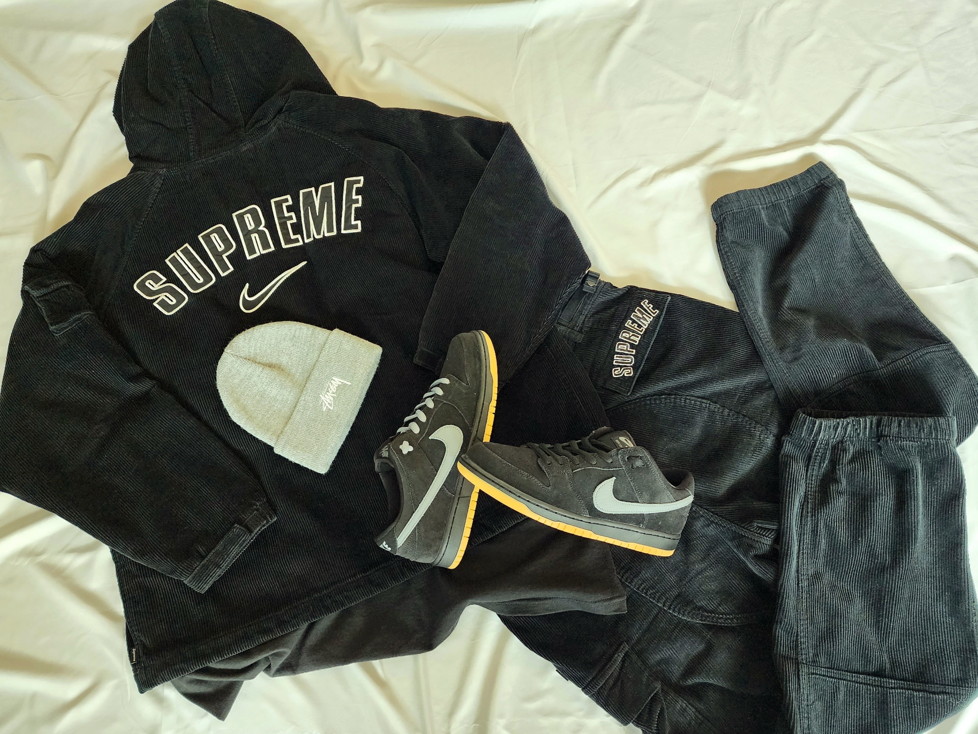 Supreme x Nike Arc Corduroy Cargo Pants Black - 22SS, Supreme x Nike Arc Corduroy Hooded Jacket Black - 22SS 착용 스타일 - 1