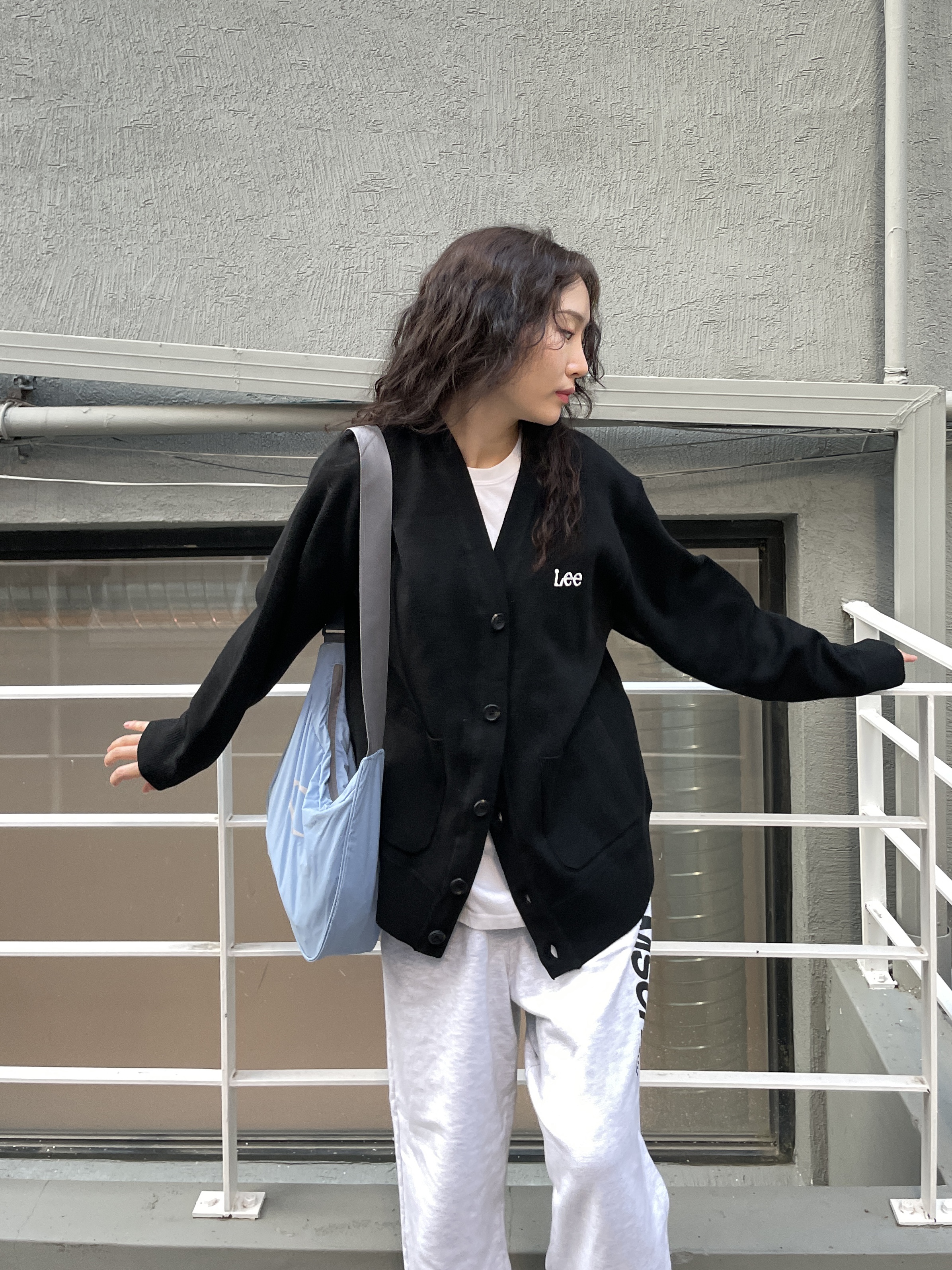Mischief Rhombus Light Weight Cross Bag Greyish Blue - The Hyundai Seoul Exclusive, Salomon XT-6 Gore-Tex Black Ebony 착용 스타일 - 1