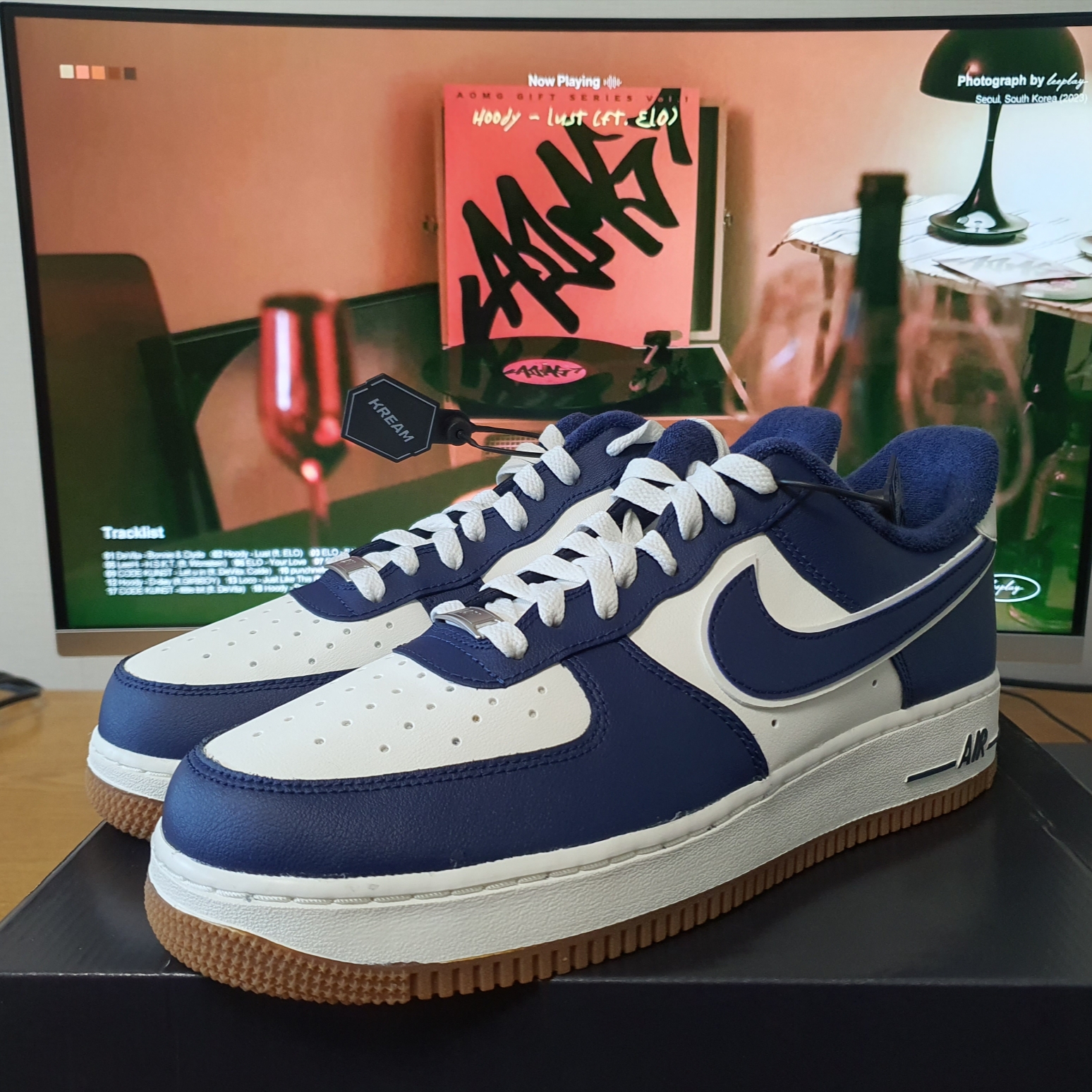 Nike Air Force 1 '07 LV8 Midnight Navy 착용 스타일 - 1