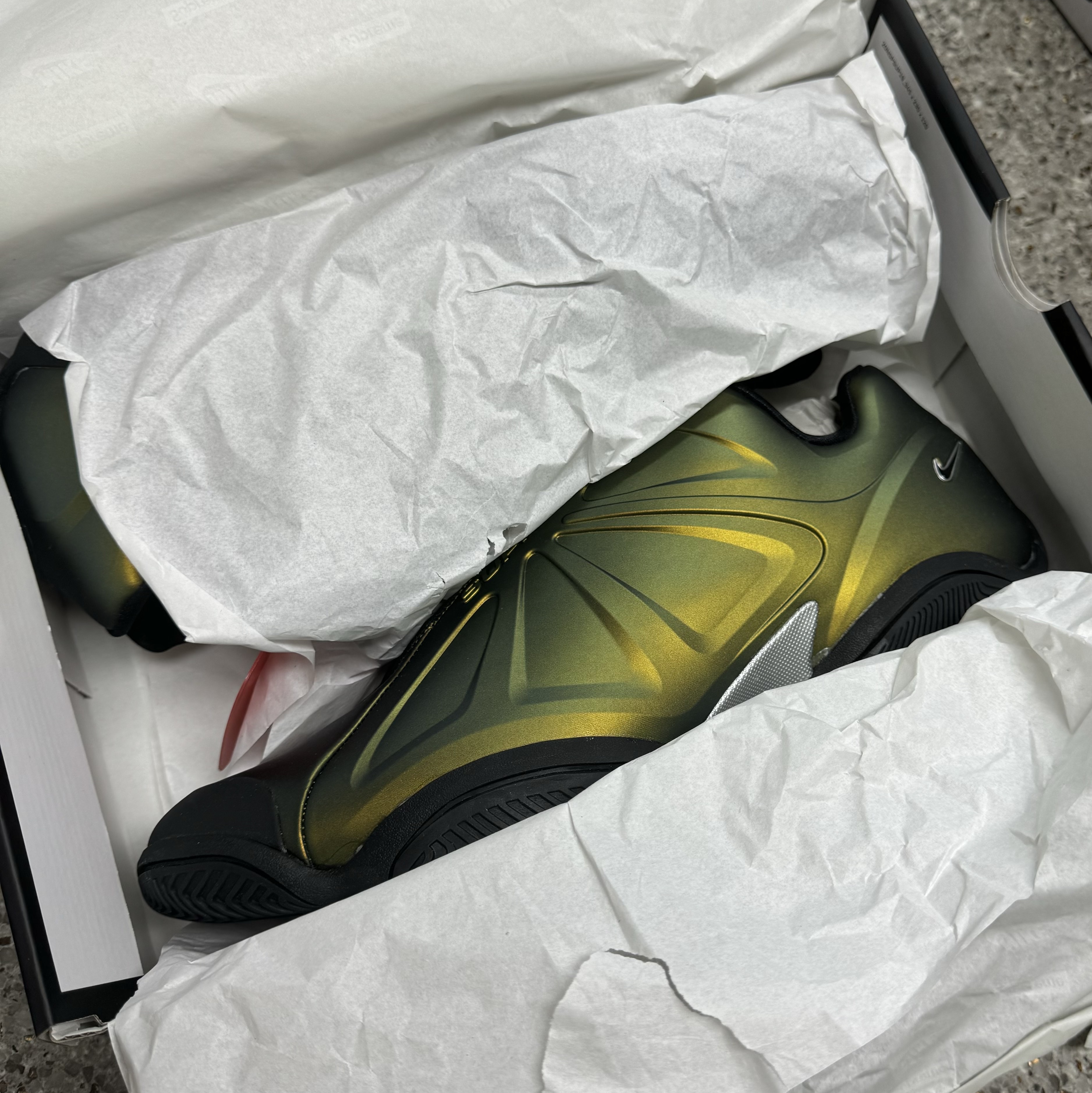 Nike x Supreme Air zoom Courtposite SP Metallic Gold Black 착용 스타일
