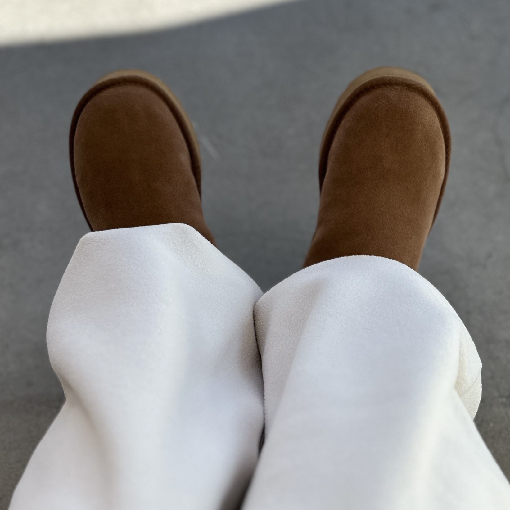 (W) UGG Classic Mini Platform Boots Chestnut 착용 스타일 - 2