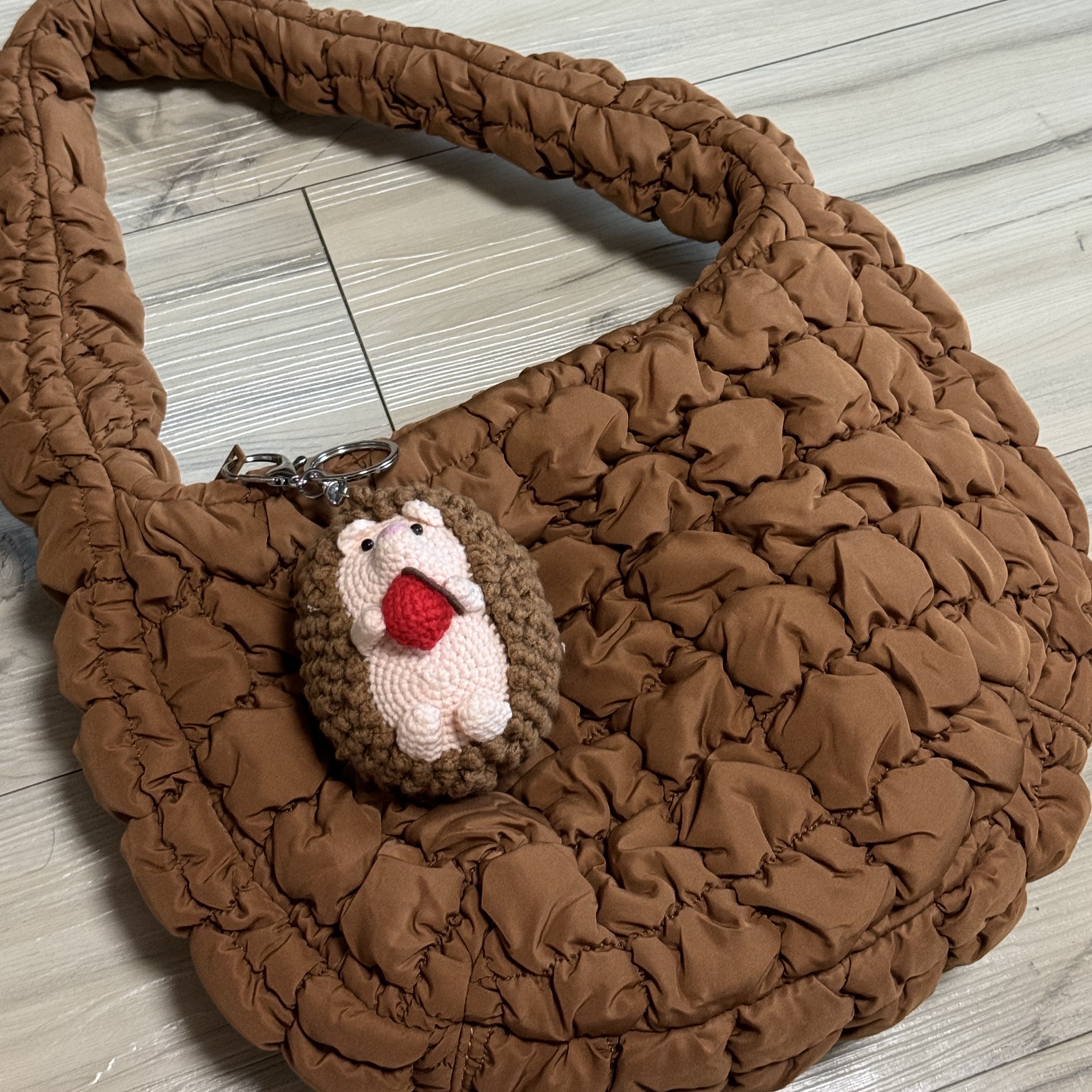 COS Quilted Mini Bag Brown 착용 스타일
