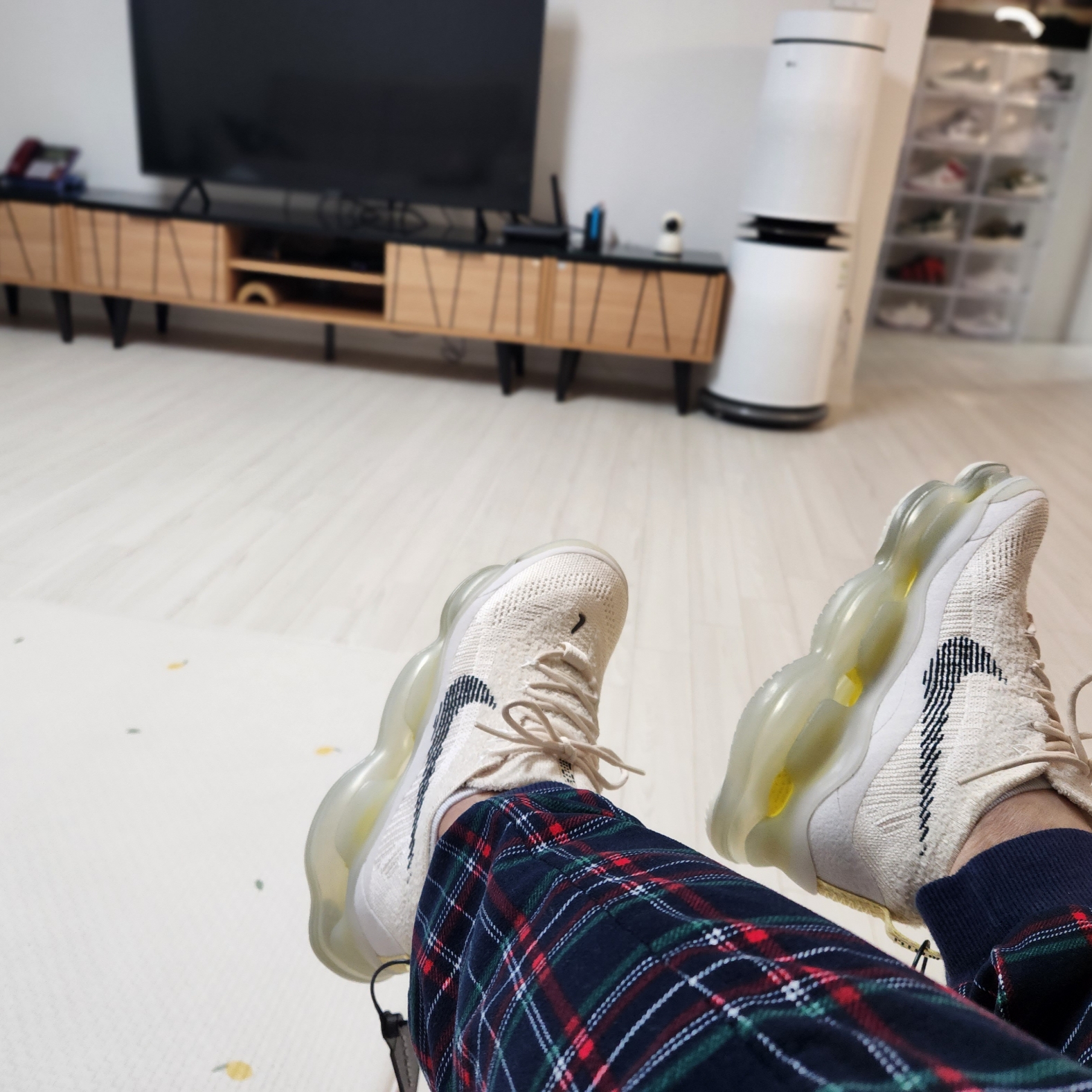 Nike Air Max Scorpion Flyknit Lemon Wash 착용 스타일 - 2