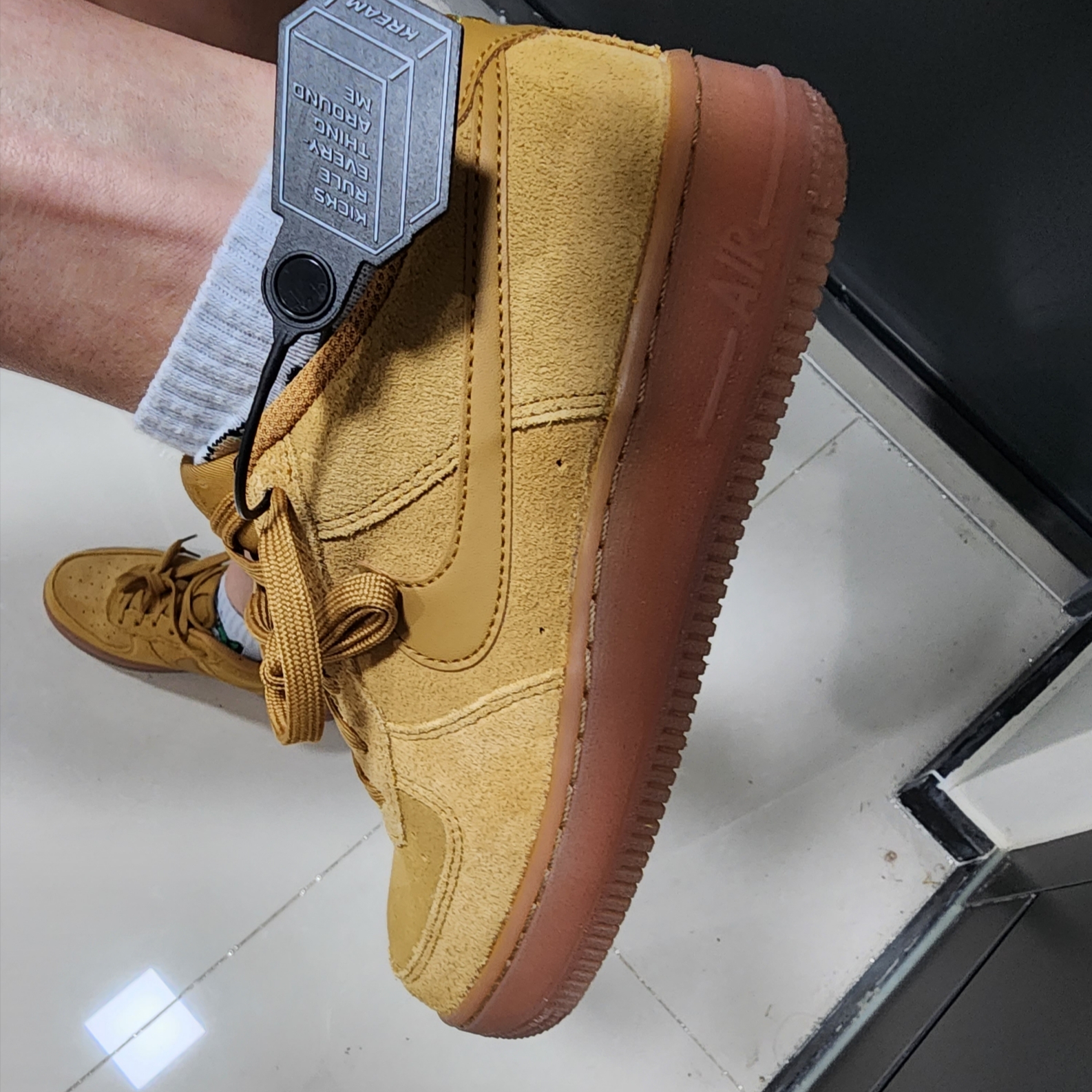 (GS) Nike Air Force 1 LV8 3 Wheat 착용 스타일 - 2