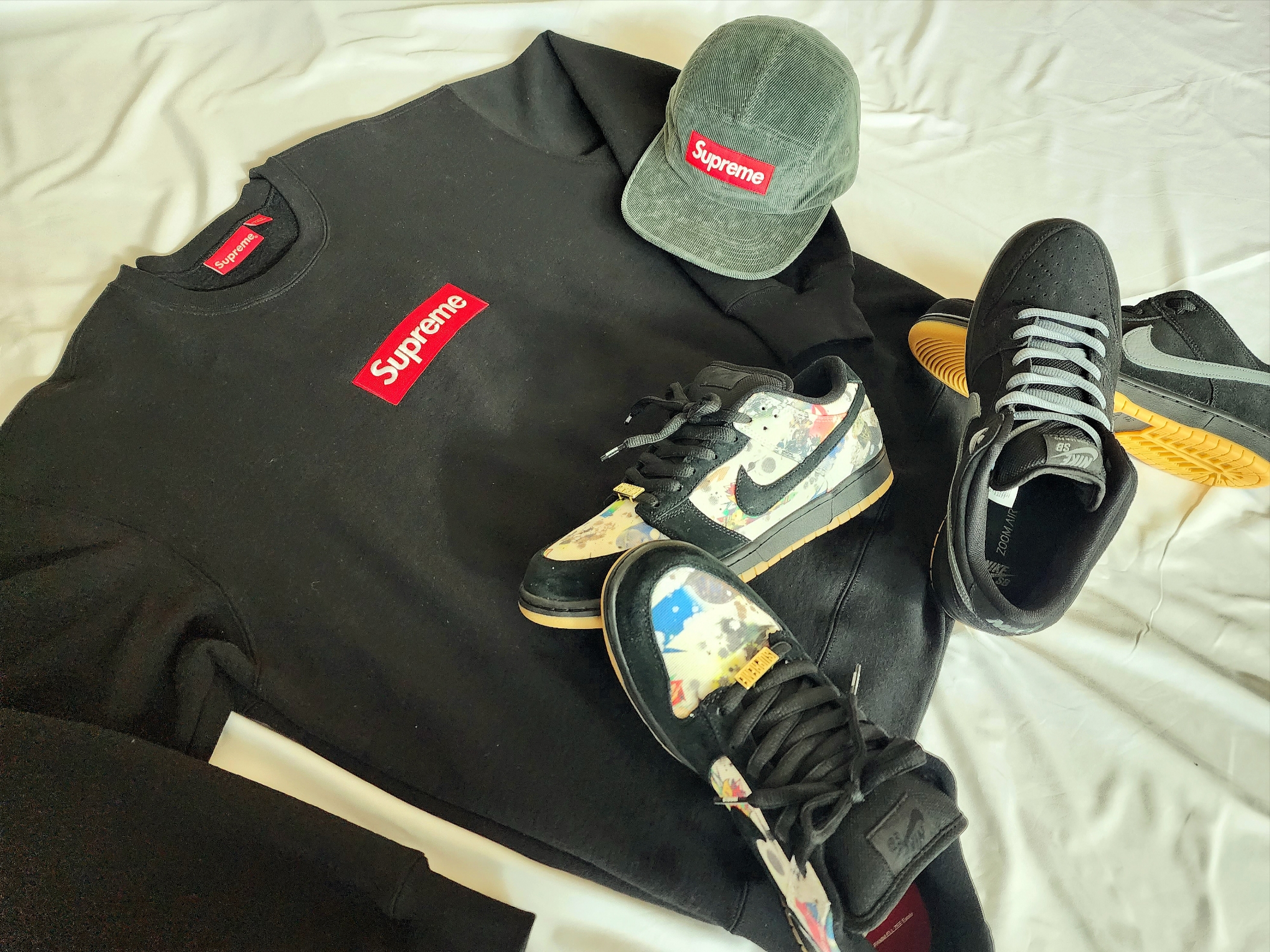 Nike x Supreme SB Dunk Low QS Rammellzee Black, Nike SB Dunk Low Pro Black Cool Grey 착용 스타일 - 2