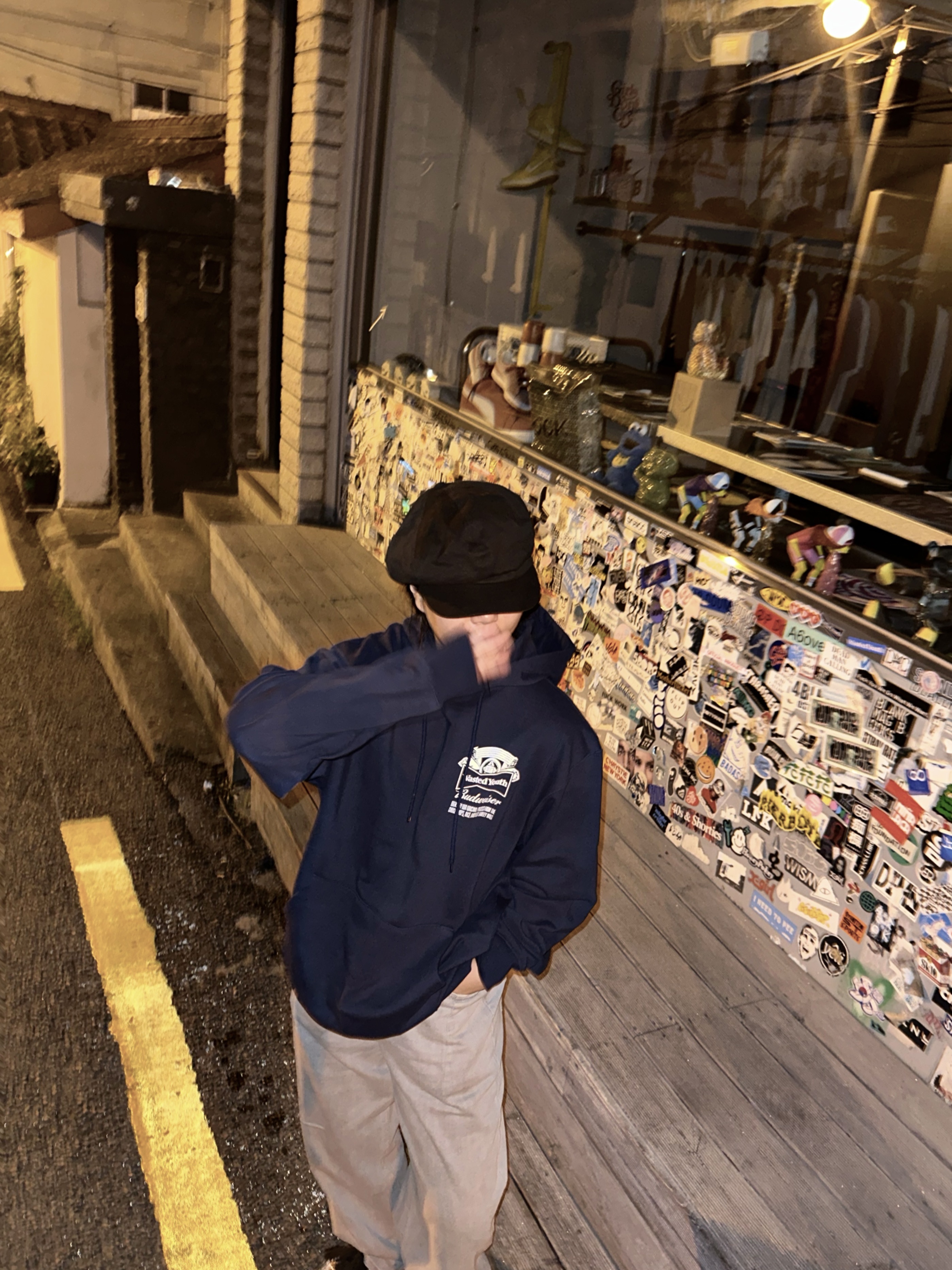 Verdy Wasted Youth x Budweiser Hoodie Navy 착용 스타일