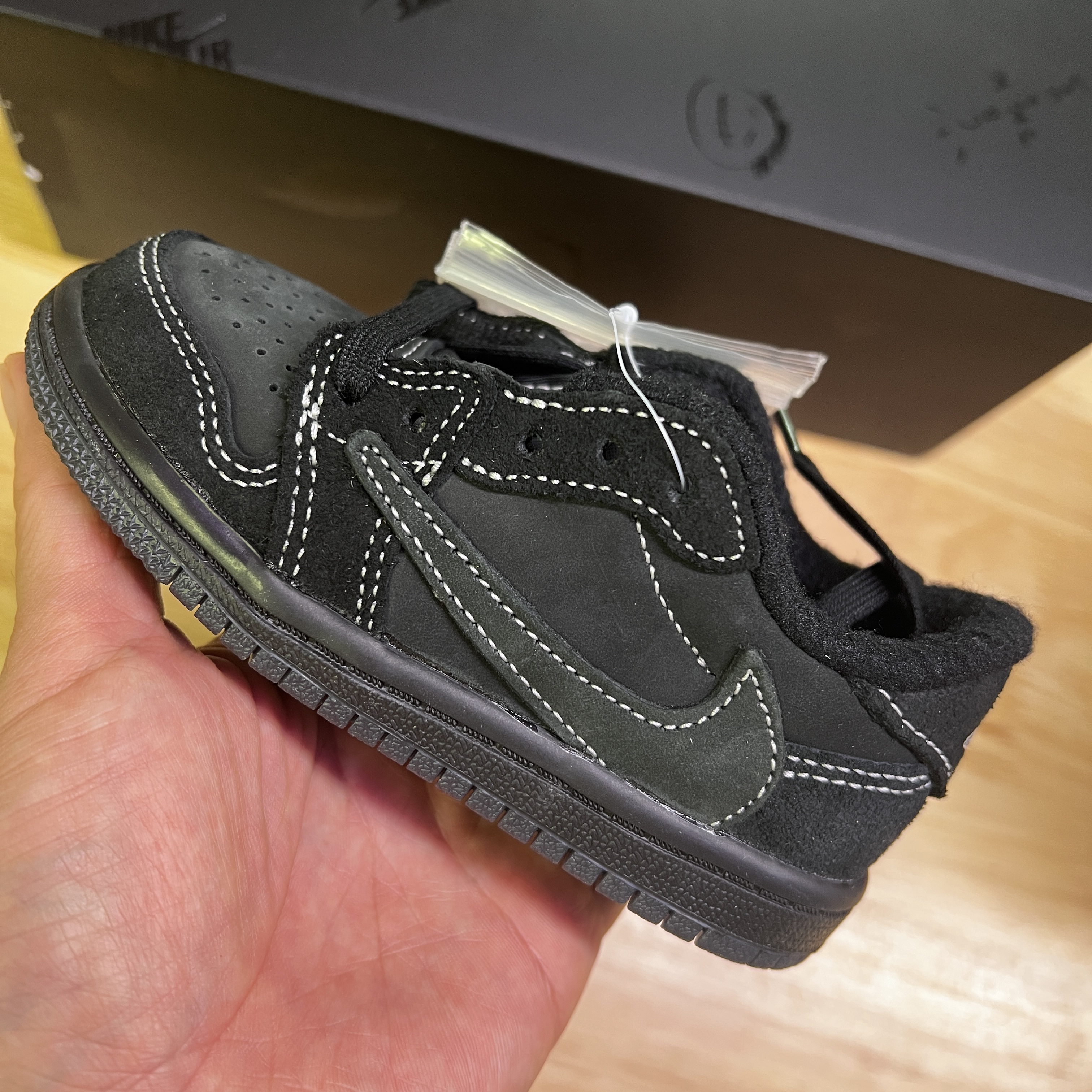 (TD) Jordan 1 x Travis Scott Retro Low OG SP Black Phantom 착용 스타일 - 2
