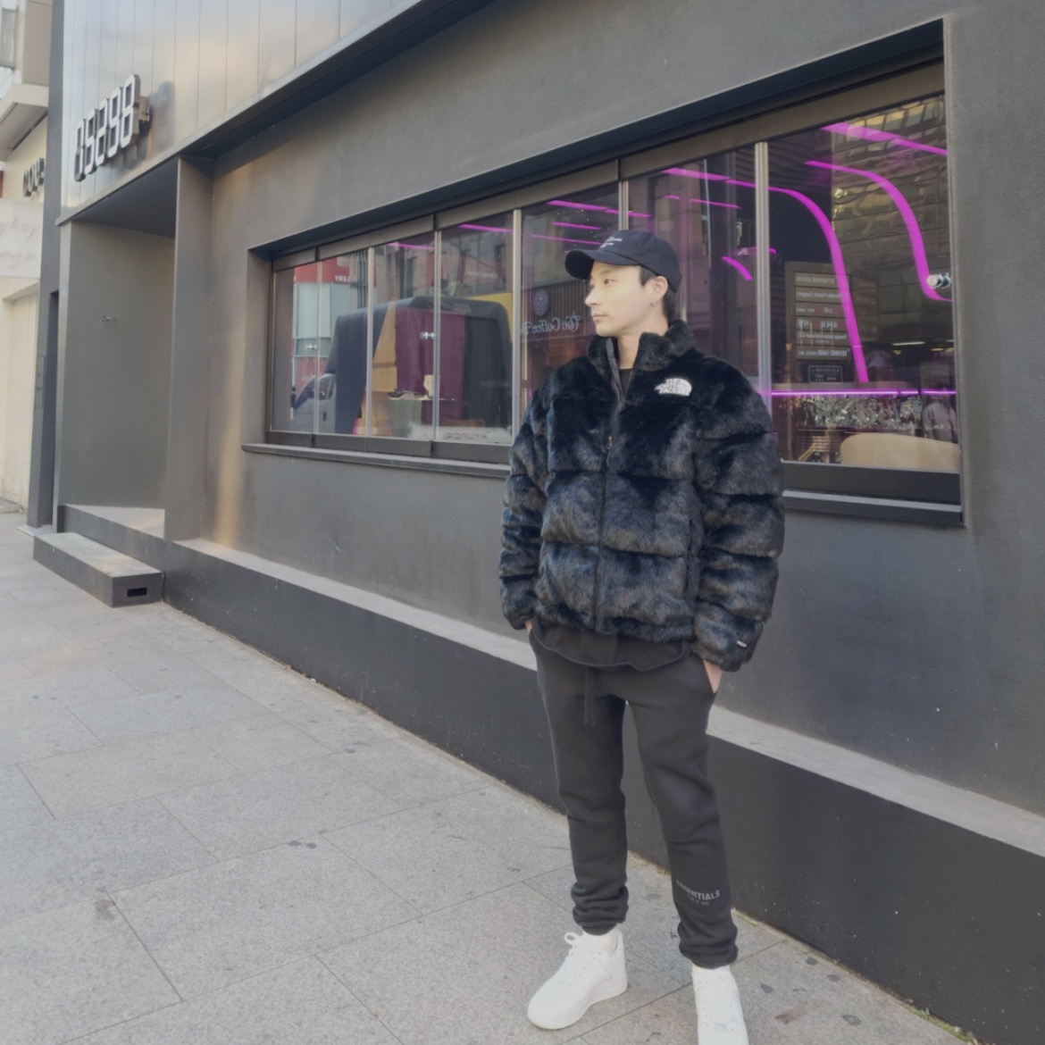 Supreme x The North Face Faux Fur Nuptse Jacket Black - 20FW, Off-White x Post Archive Faction Figures of Speech Cap Right Black 착용 스타일